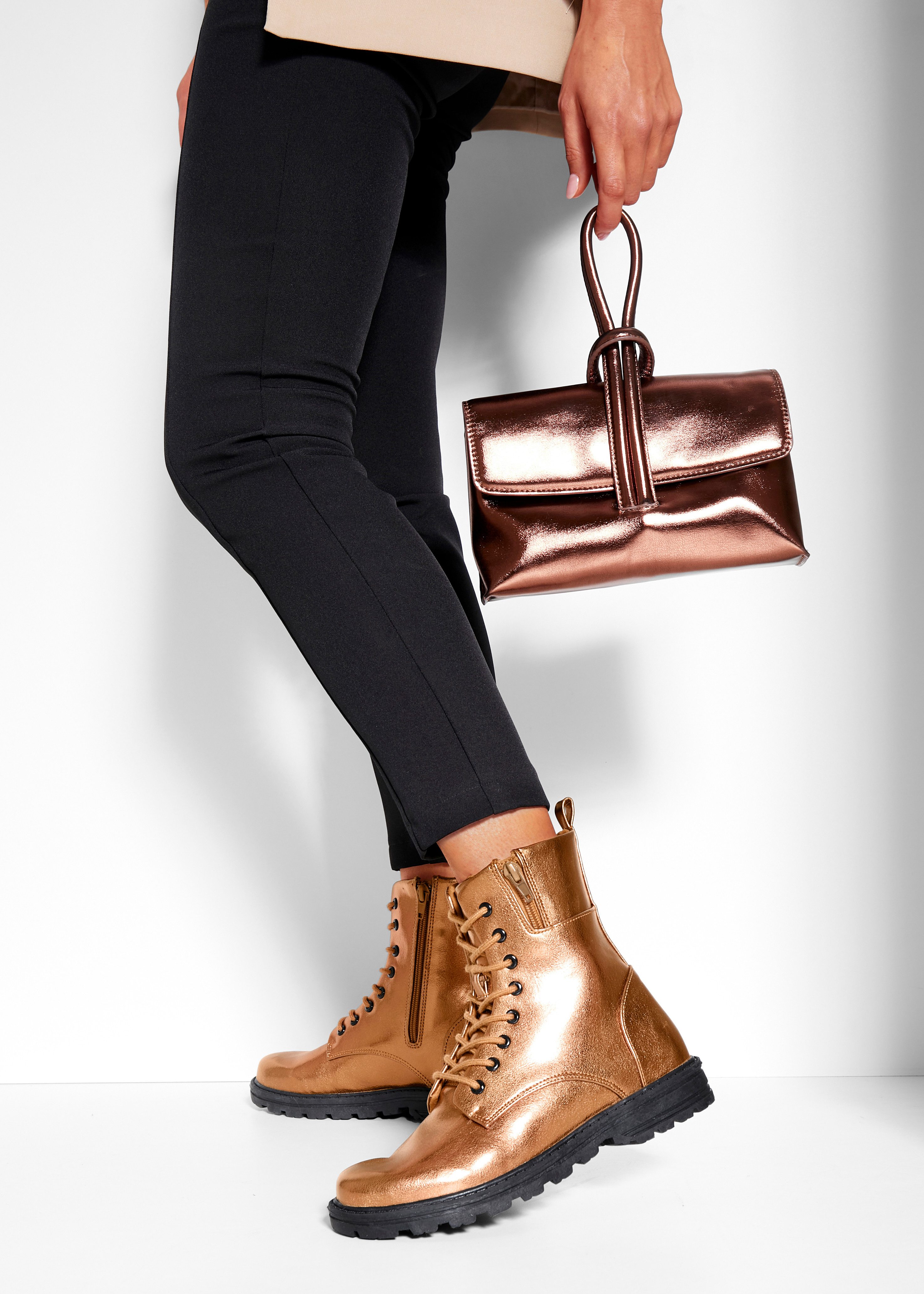 Lascana Laarsjes in de trendy metallic look, laarzen, laarzen vegan