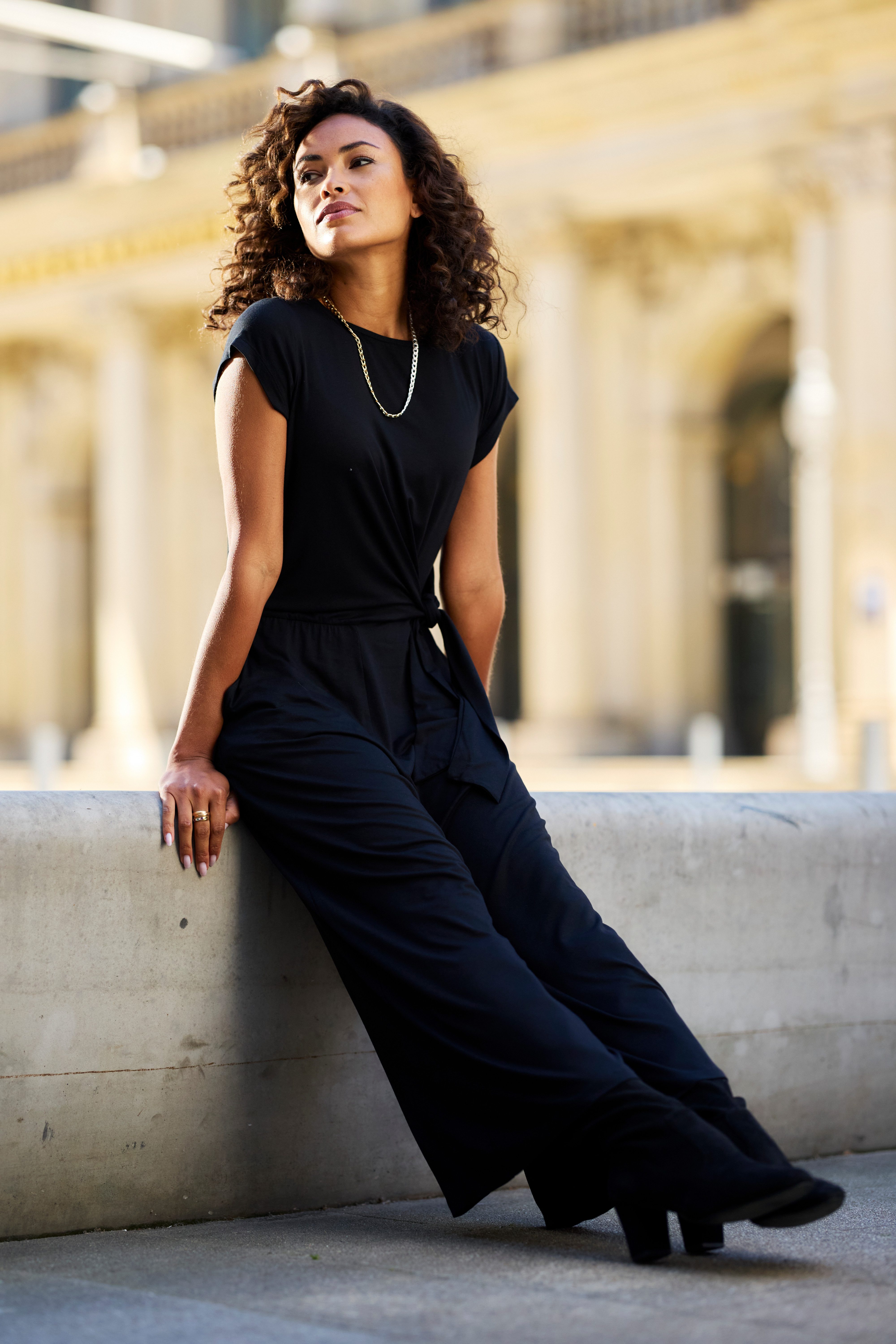 Lascana Jumpsuit in culotte-stijl met knoopdetail in de taille, elegante jumpsuit, feestelijk