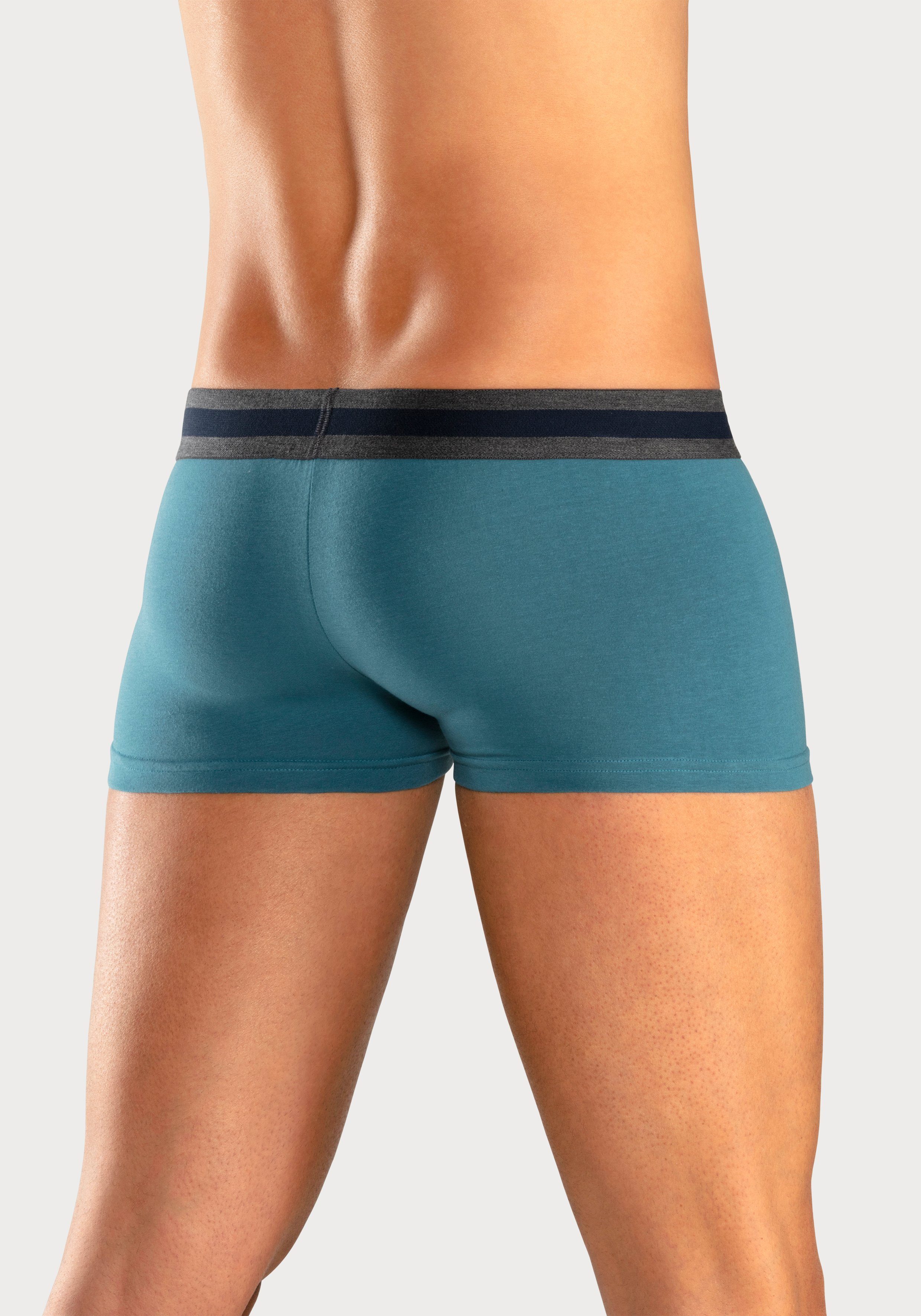 Bench. Hipster strak zittende boxershorts van katoenmix (set, 4 stuks)