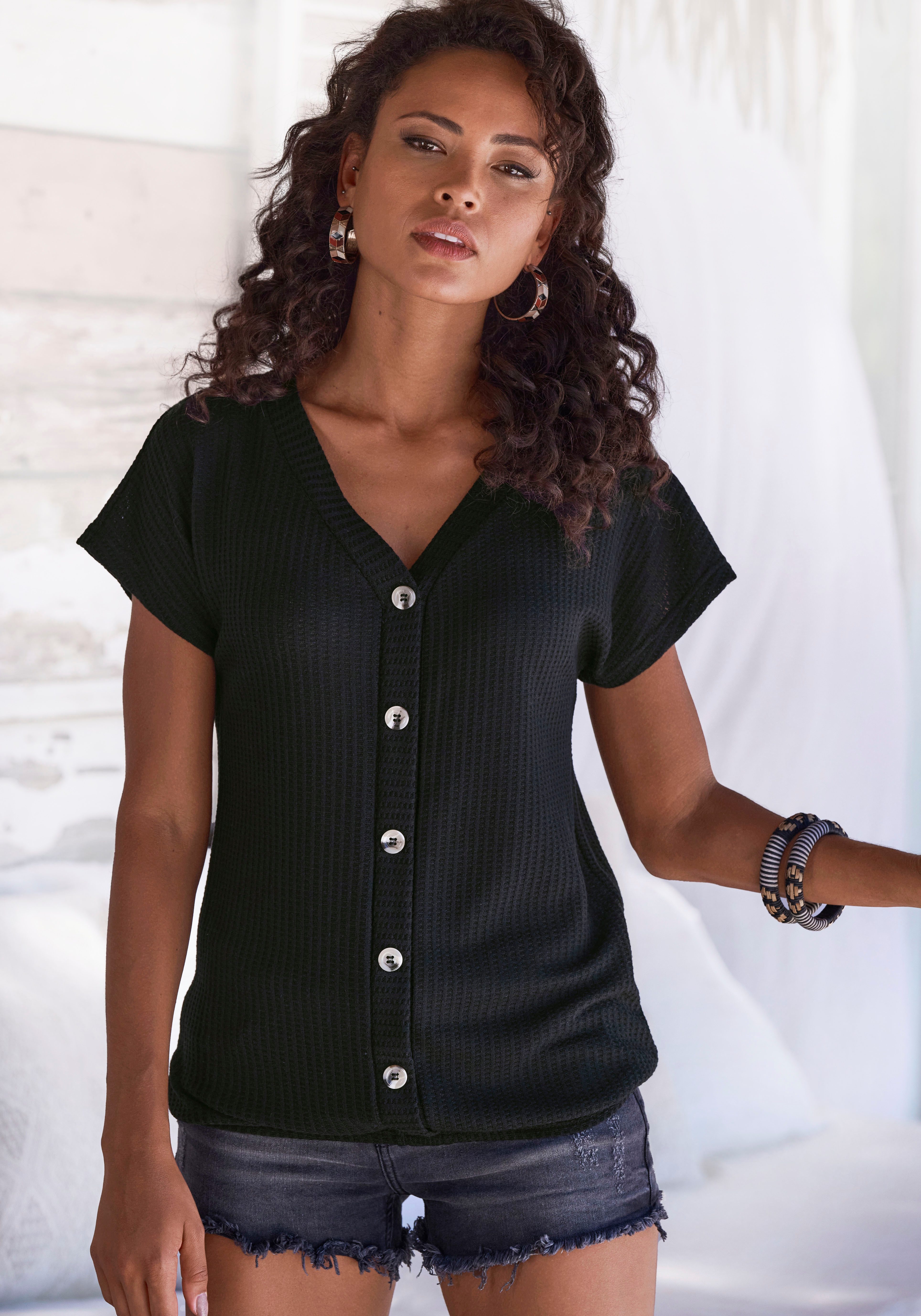 Lascana Shirt met korte mouwen Met sierknoopsluiting van zachte piquékwaliteit (1-delig)