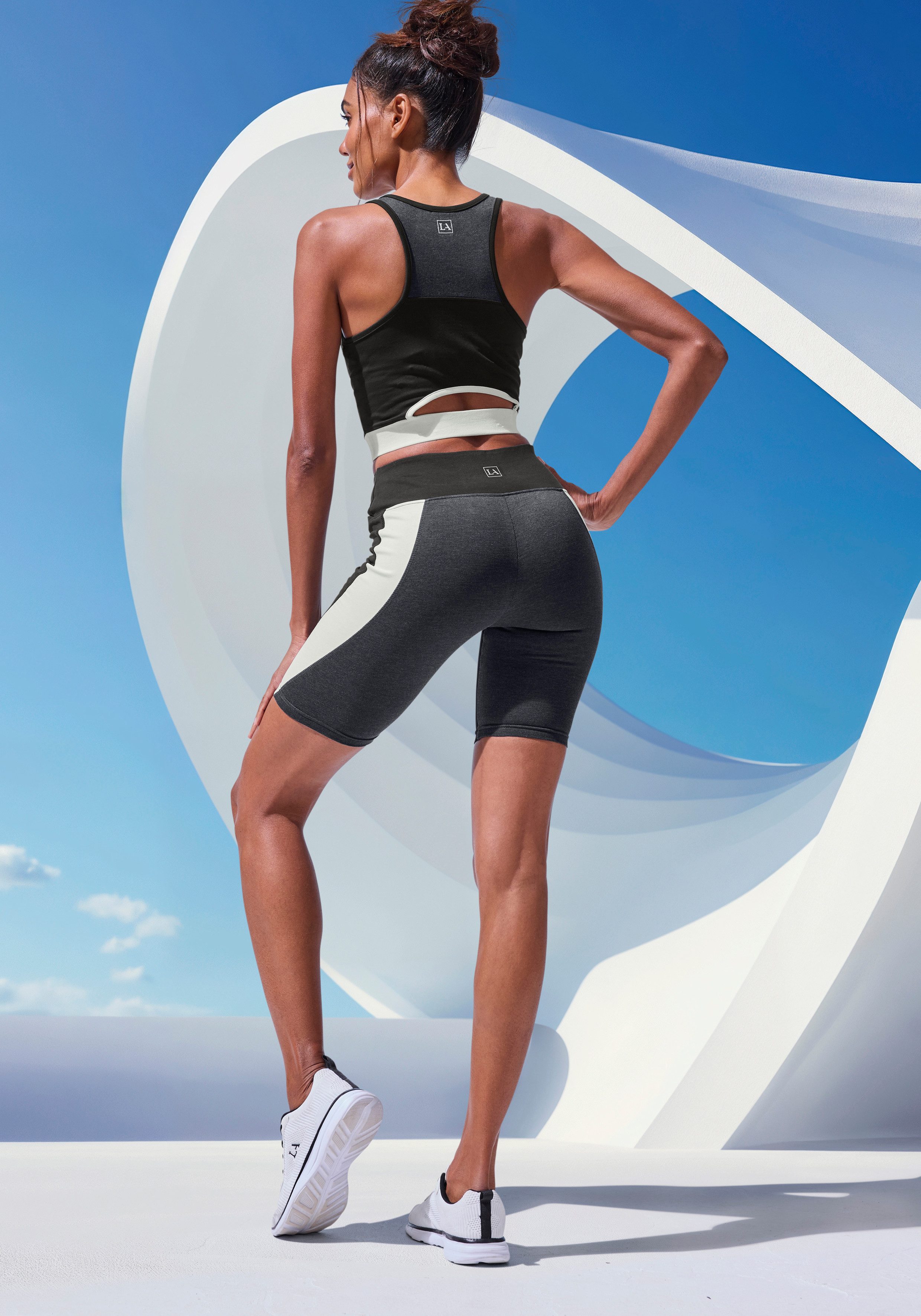 active by Lascana Fietsbroekje Sportbroek in colourblocking ontwerp