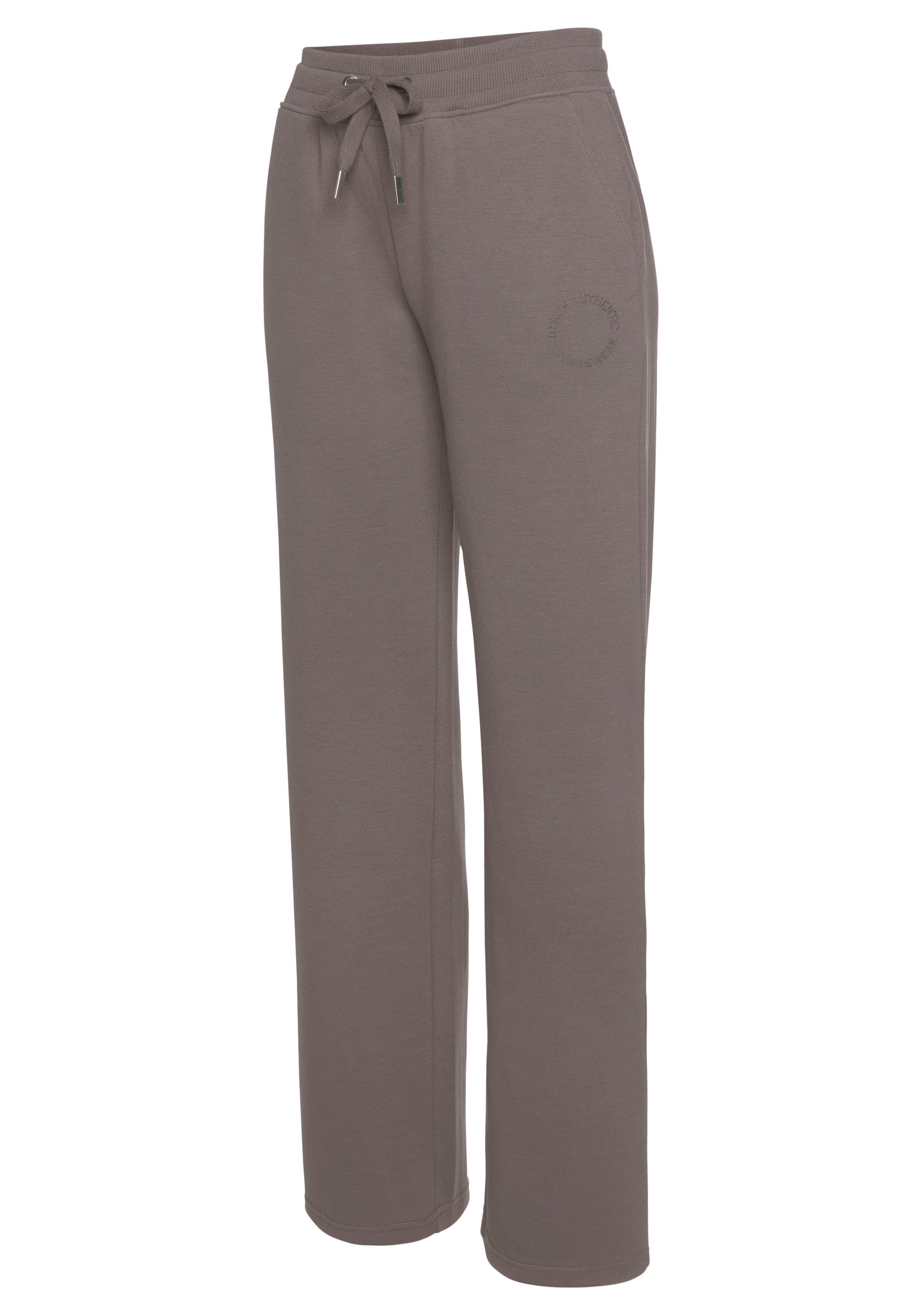 Bench. Loungewear Loungebroek -Relaxbroek met logo borduurwerk Relaxbroek met logostiksel en ingreepzakken, loungewear