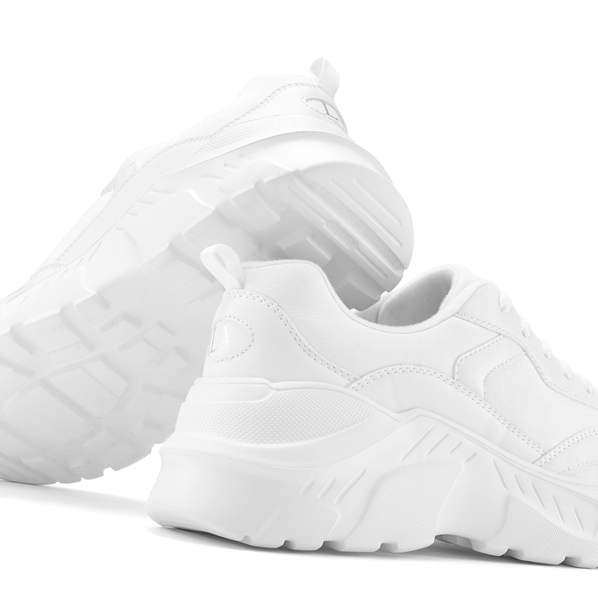 Lascana Sneakers Lage schoen, sportschoen, lichte chunky zool, zachte binnenzool VEGAN