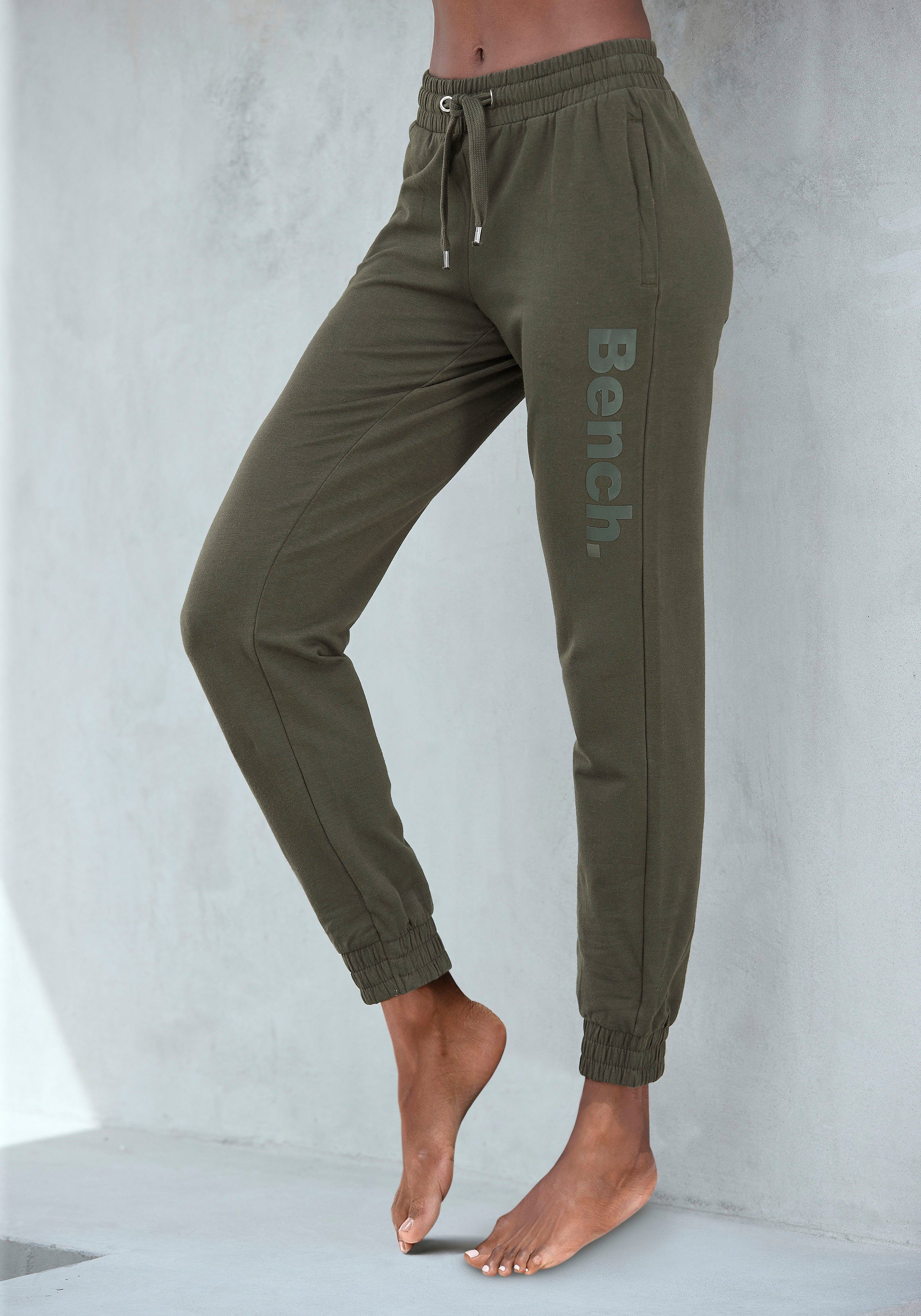 Bench. Loungewear Homewearbroek met ritszakken, loungepak