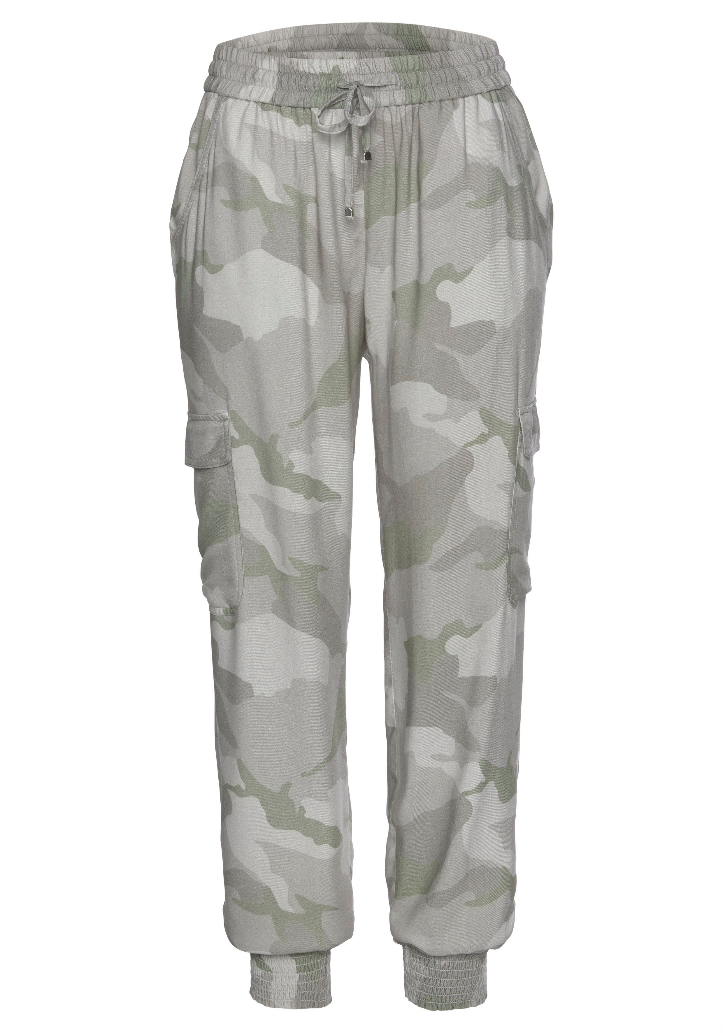 Lascana Joggingbroek in camouflage-look