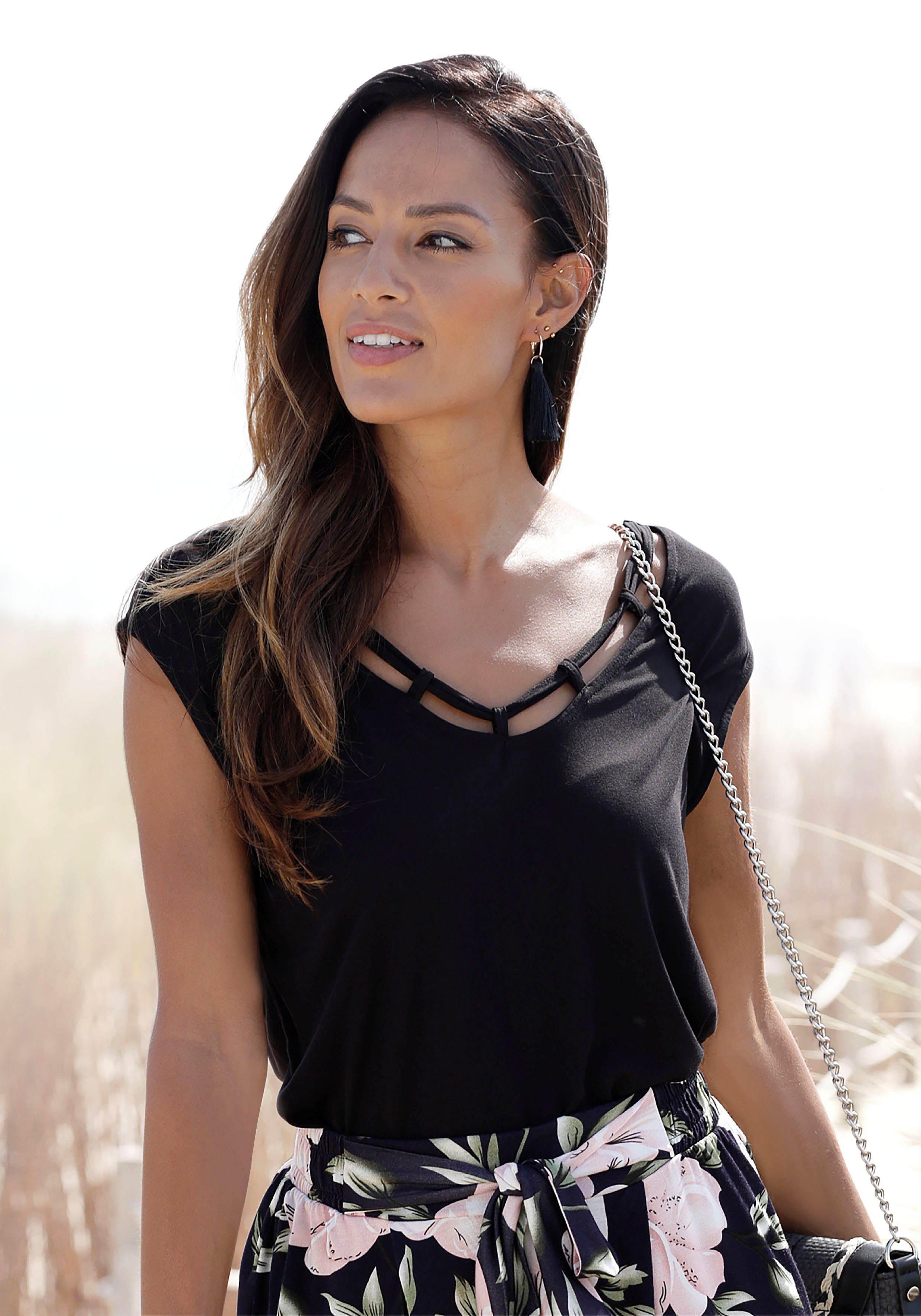 s.Oliver RED LABEL Beachwear T-shirt met sierbandjes bij de hals, shirt met korte mouwen, zomers