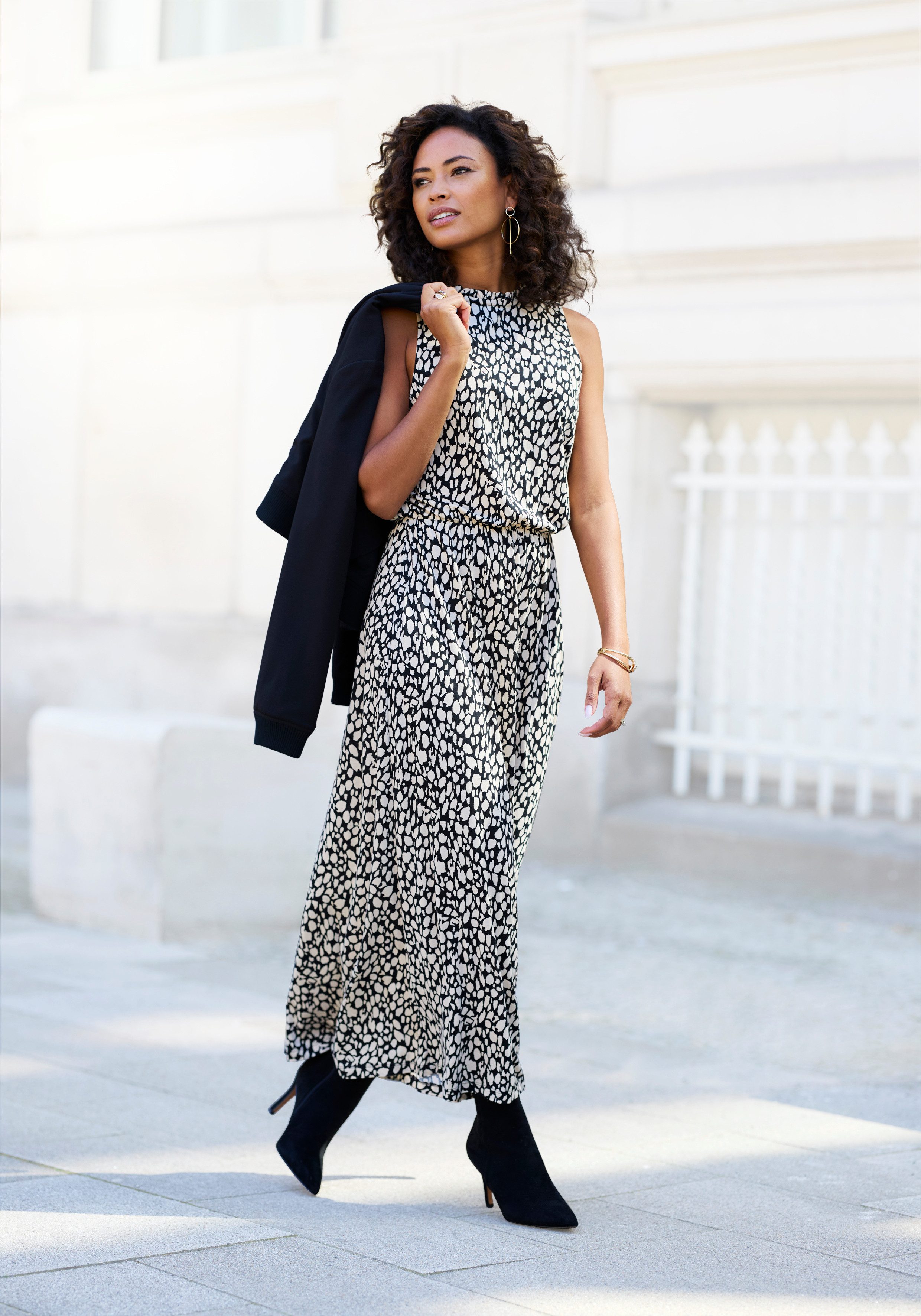 Lascana Jerseyjurk met all-over print, midi jurk, hoge sluiting, zomers-elegant
