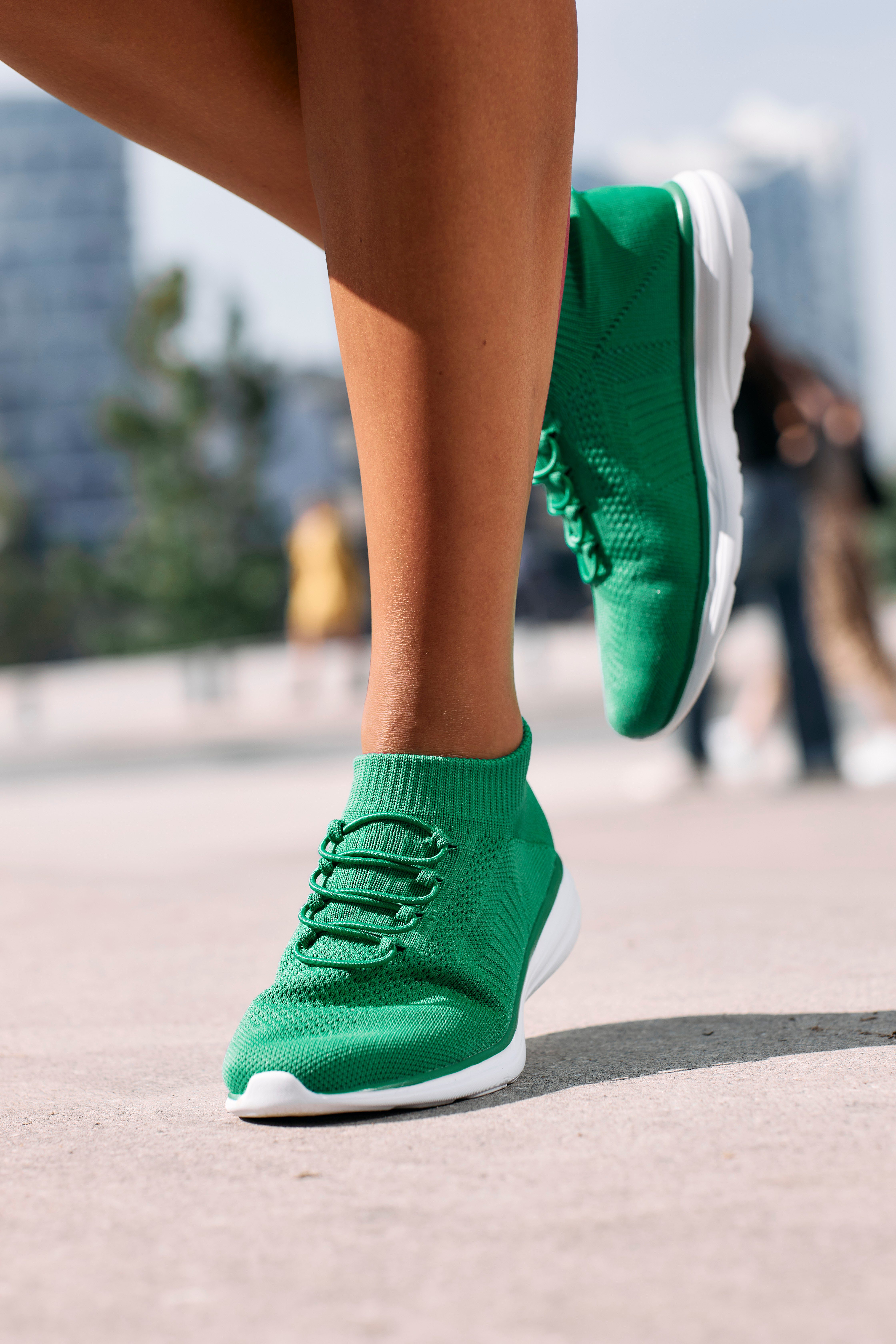 Lascana Sneakers Slipper, lage schoen, ultralicht en comfortabel om in te slippen VEGAN