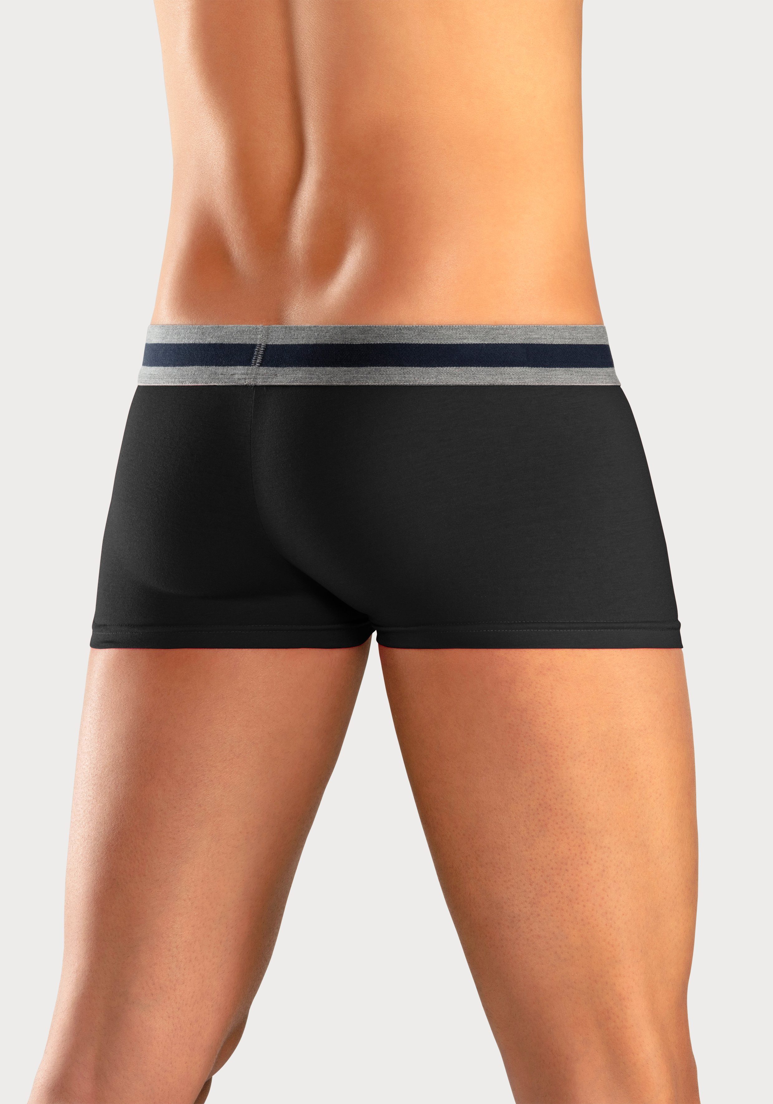 Bench. Hipster strak zittende boxershorts van katoenmix (set, 4 stuks)
