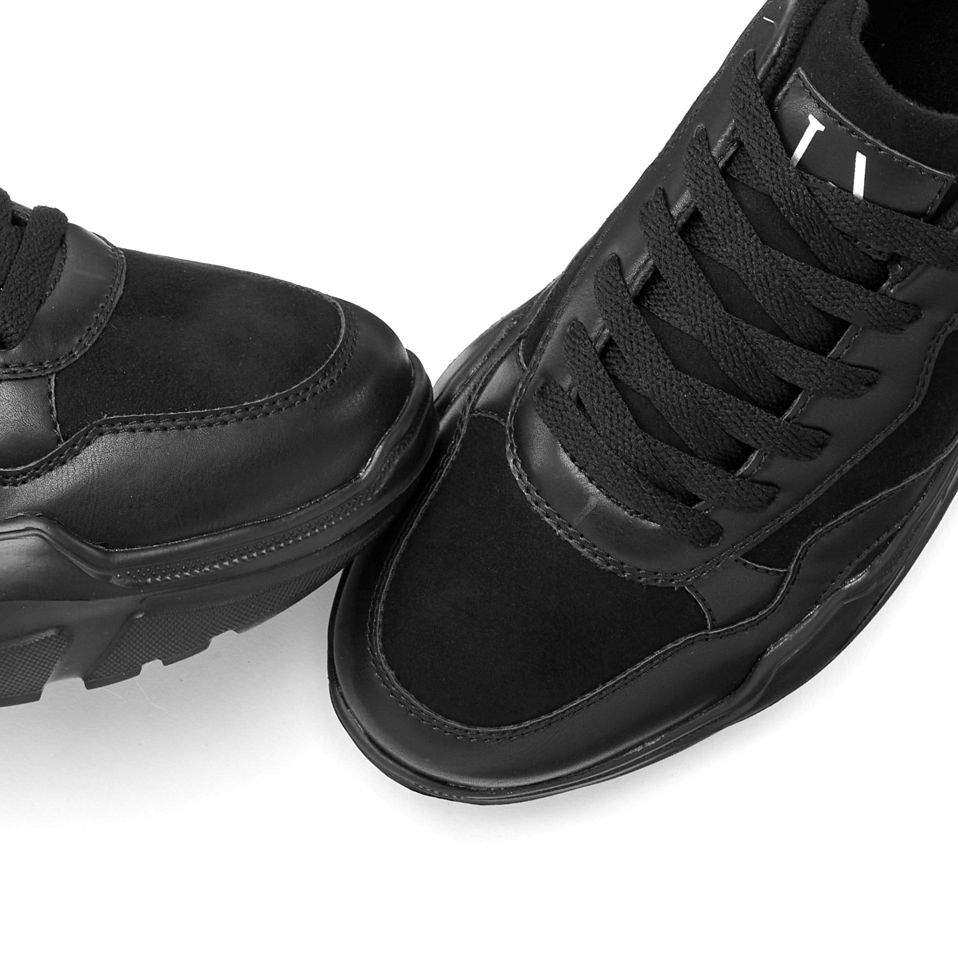 Lascana Sneakers Lage schoen, sportschoen, lichte chunky zool, zachte binnenzool VEGAN