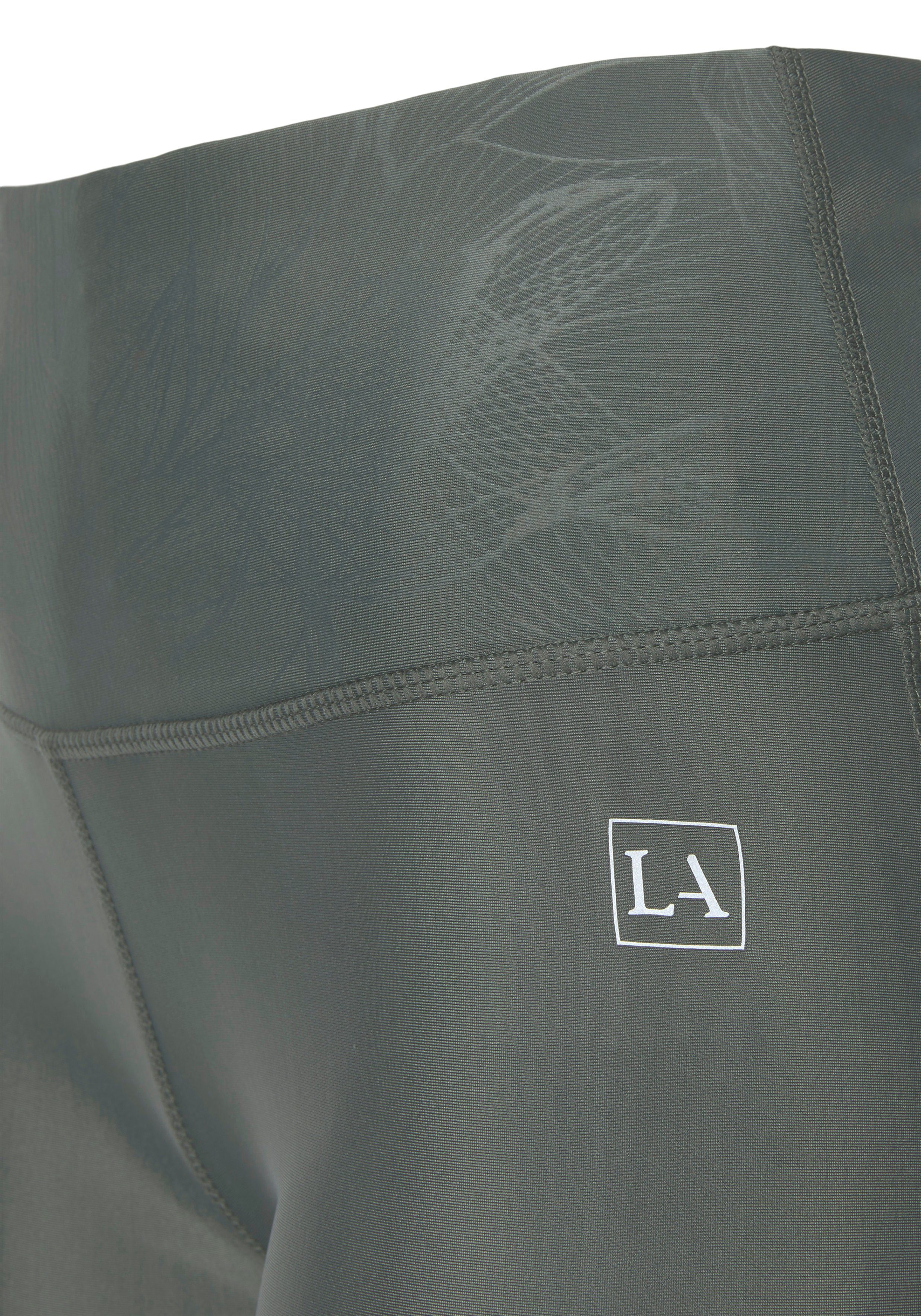 active by Lascana Functionele short met gedessineerde band