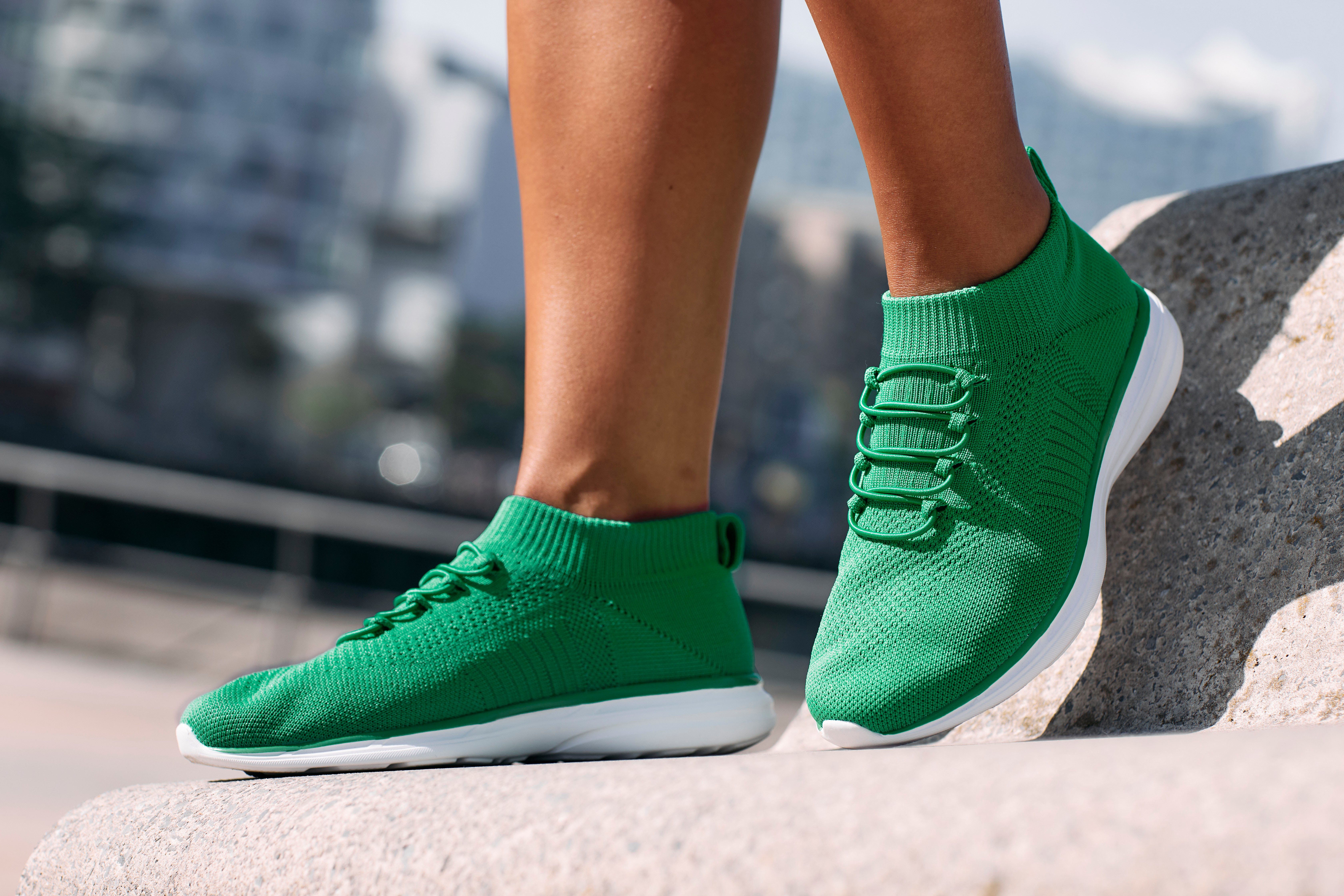 Lascana Sneakers Slipper, lage schoen, ultralicht en comfortabel om in te slippen VEGAN