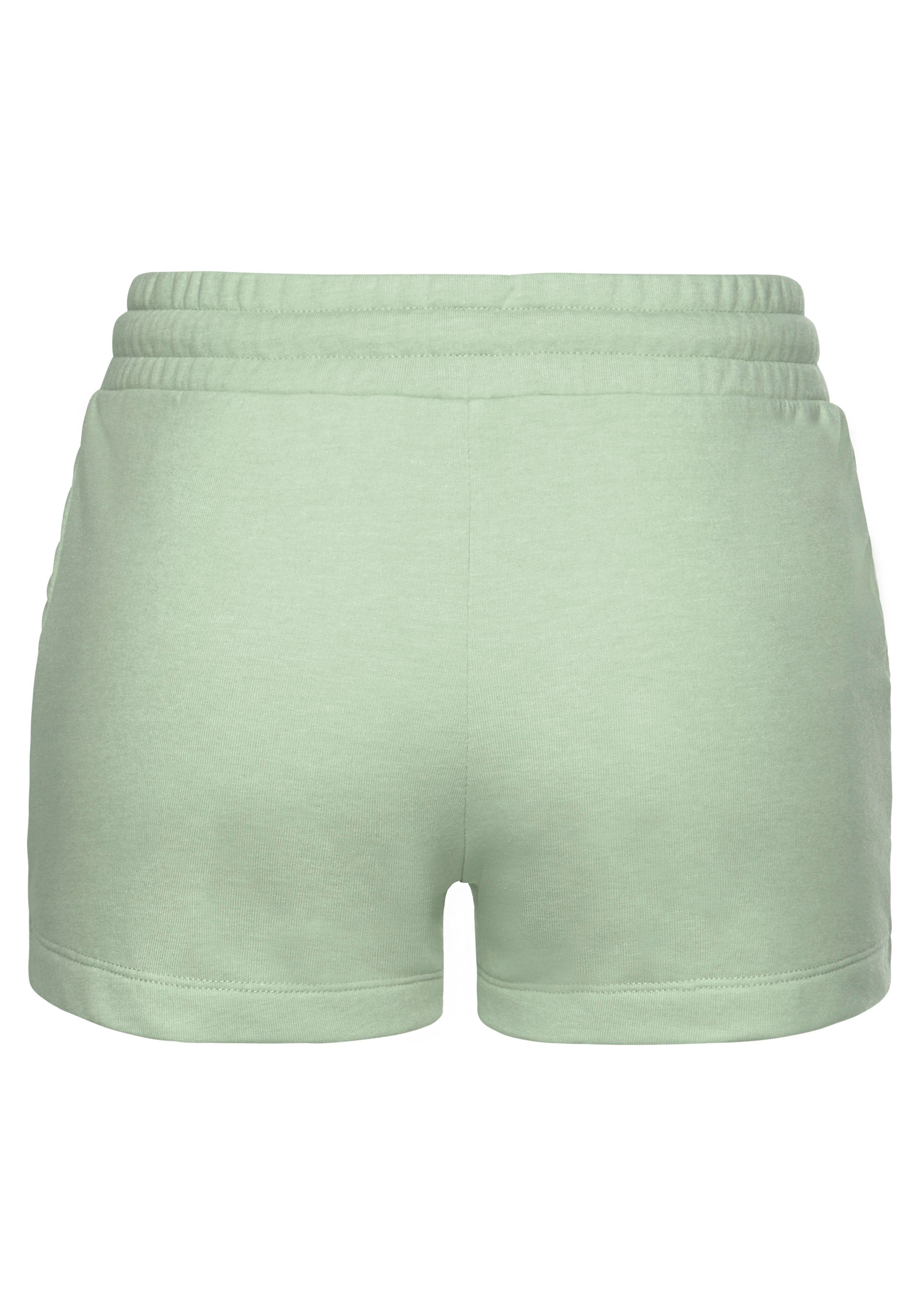 Bench. Short met ritszakken