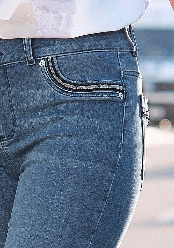 Lascana Capri jeans met versierde zakken, elastische 7/8-jeans van katoen