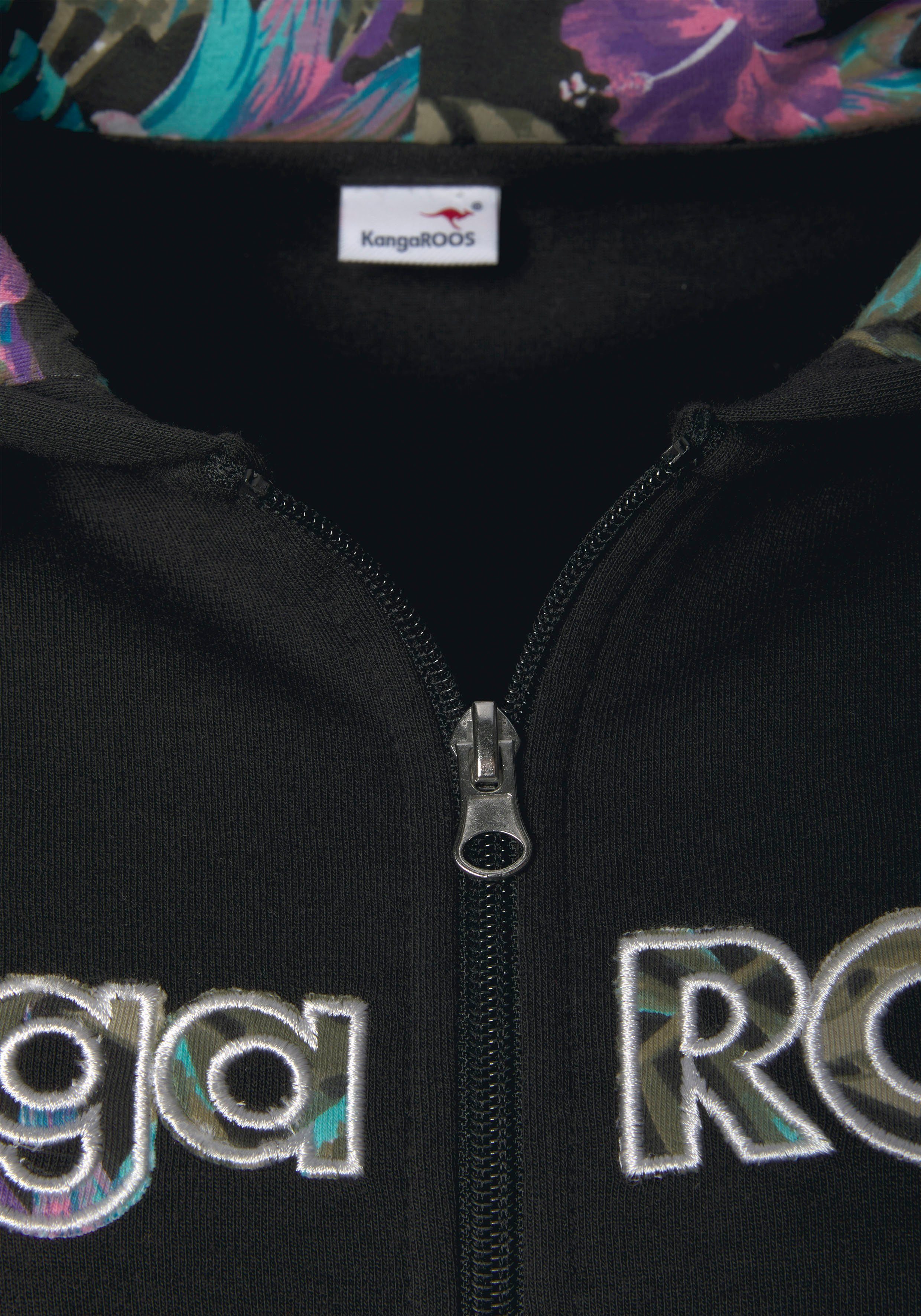 KangaROOS Capuchonsweatvest met verfijnde kangaroos borduurwerk, loungepak