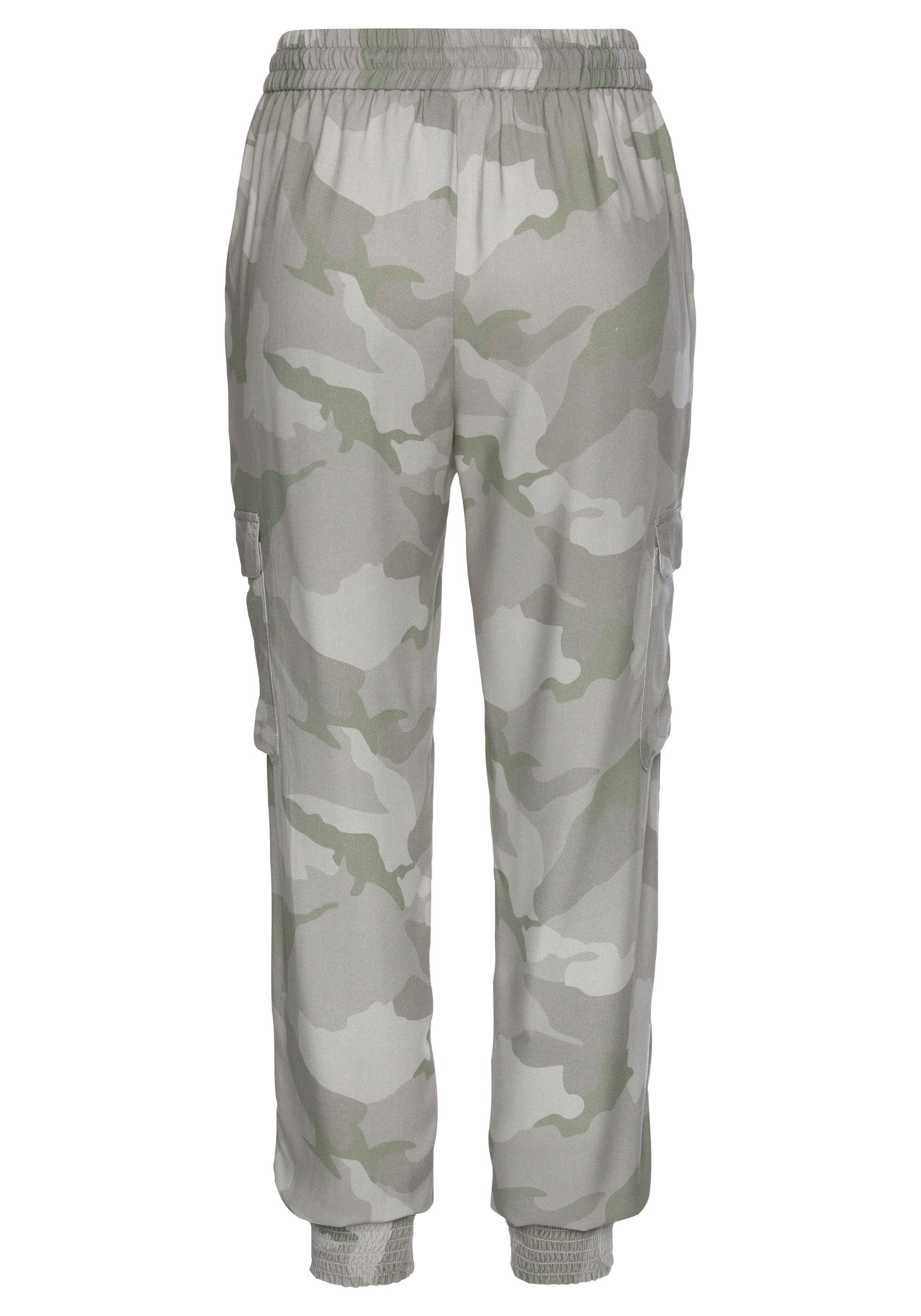 Lascana Joggingbroek in camouflage-look