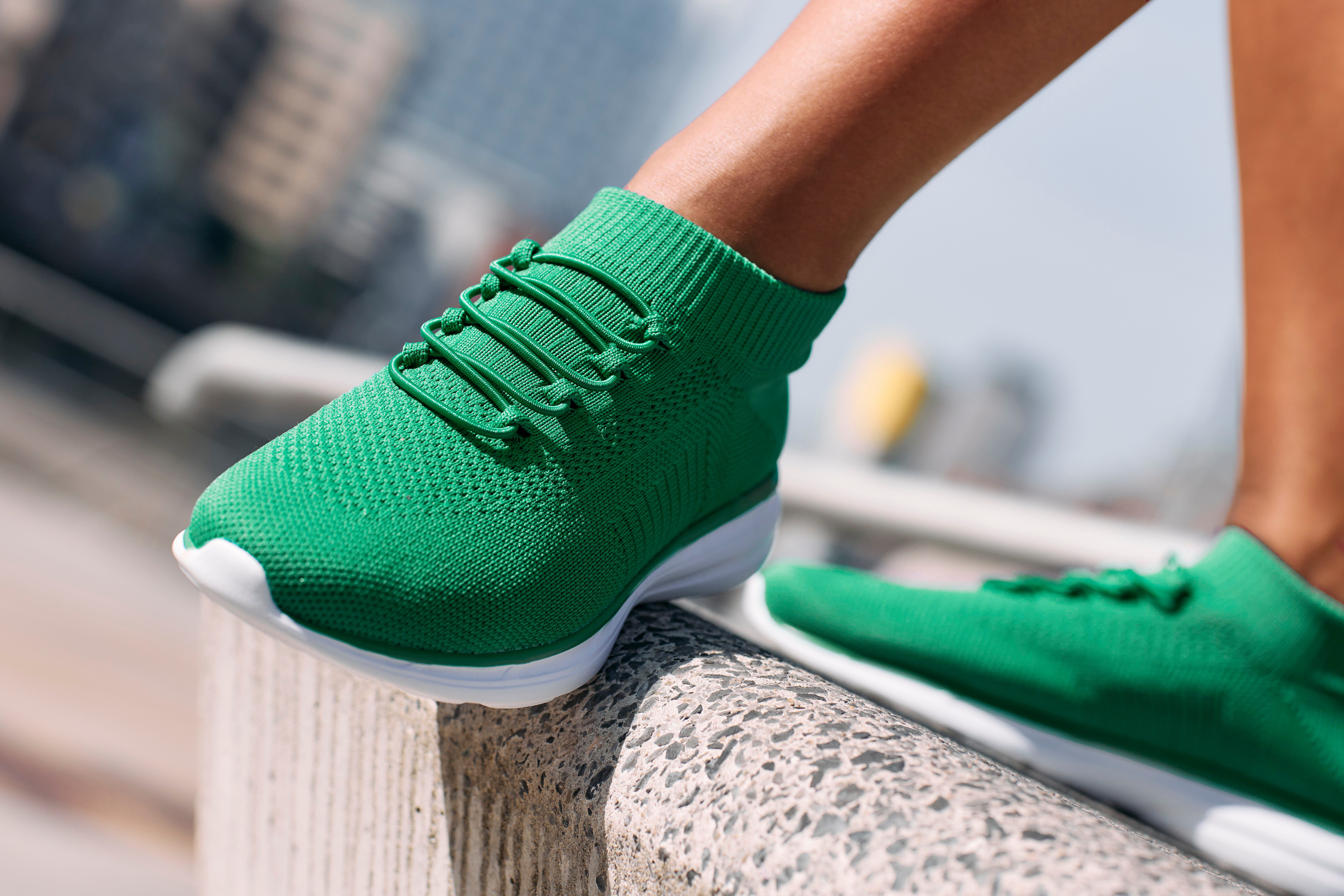 Lascana Sneakers Slipper, lage schoen, ultralicht en comfortabel om in te slippen VEGAN