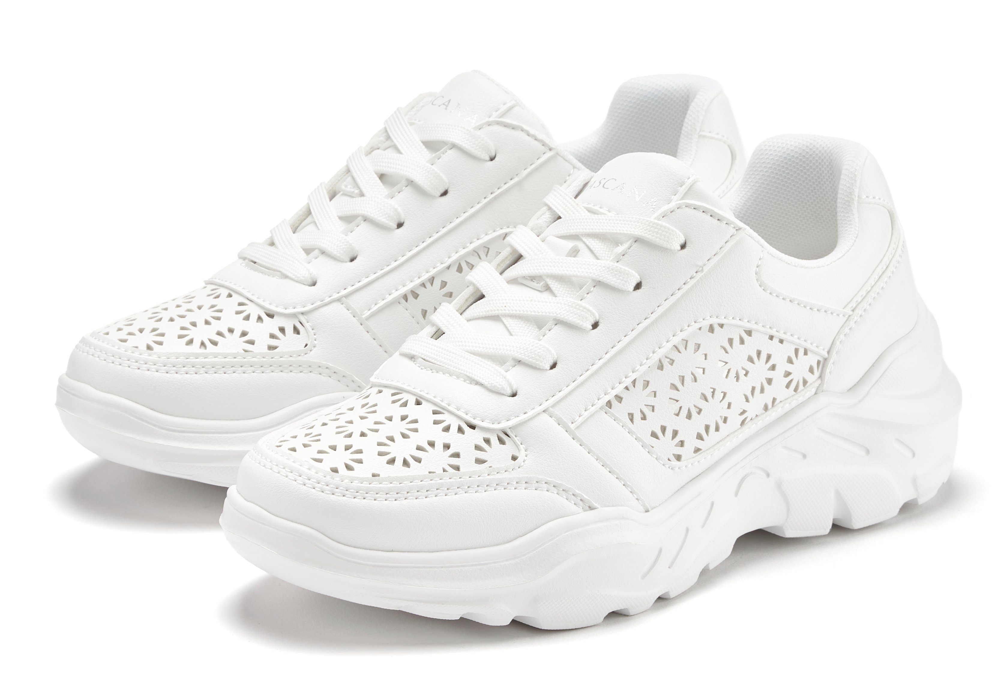 Lascana Sneakers Vrijetijdsschoen, lage schoen met kleine cut-outs en chunky zool VEGAN