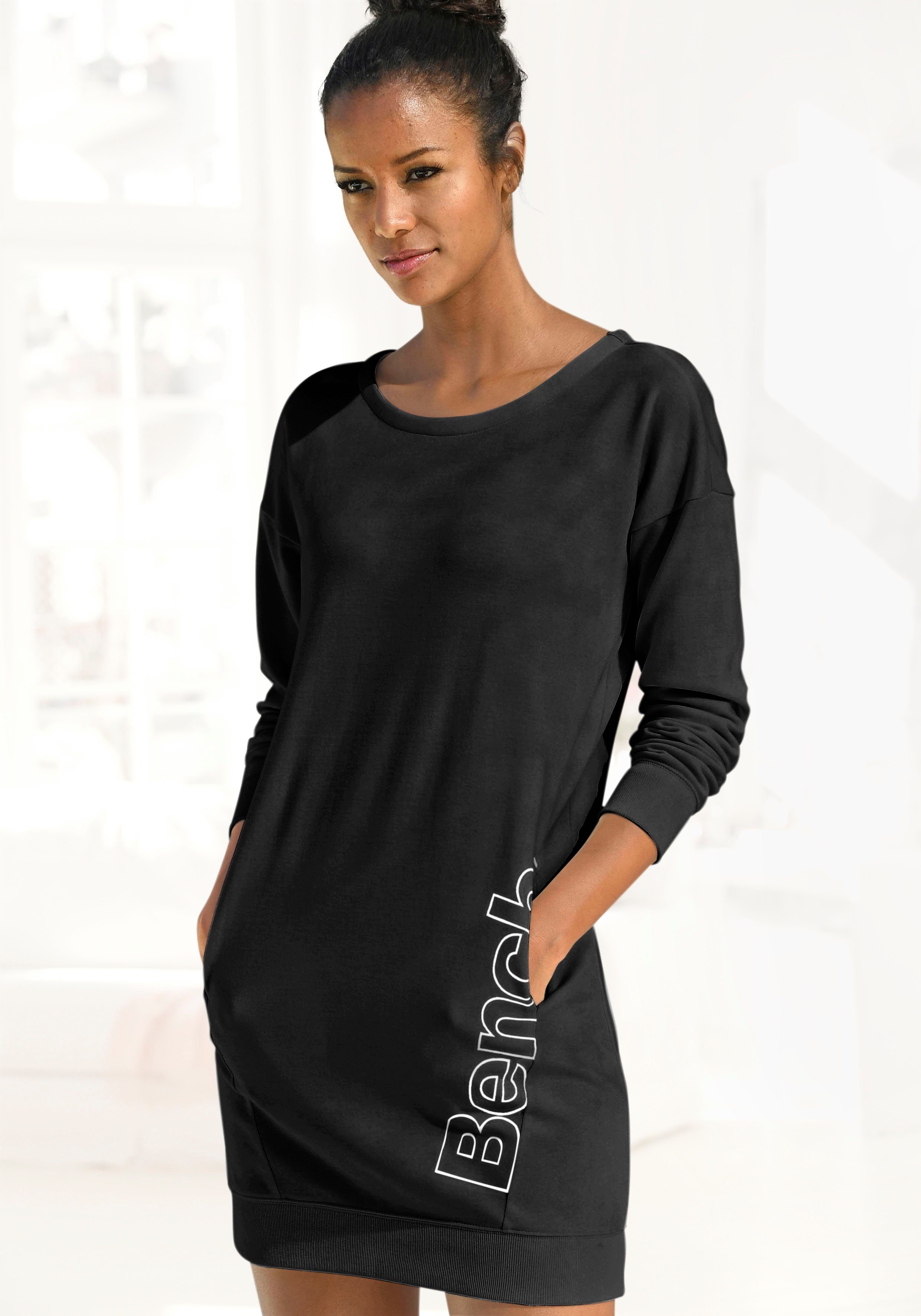 Bench. Loungewear Sweatjurk met logoprint opzij