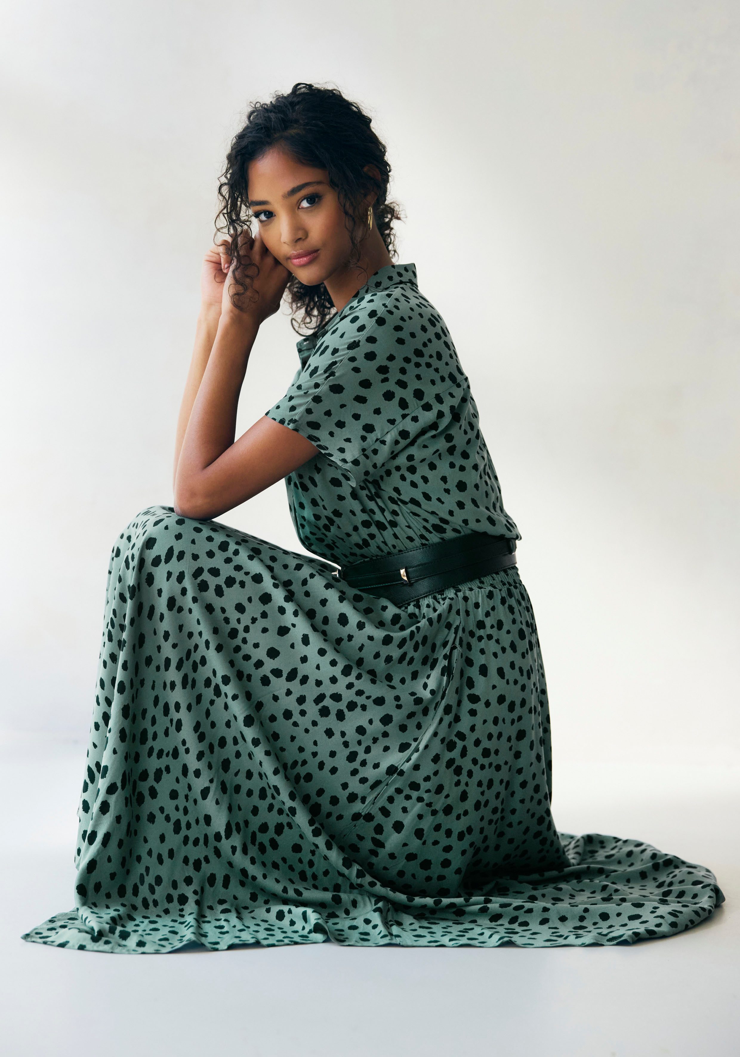 Lascana Gedessineerde jurk met stippenprint en asymmetrische zoom, overhemdjurk, midijurk