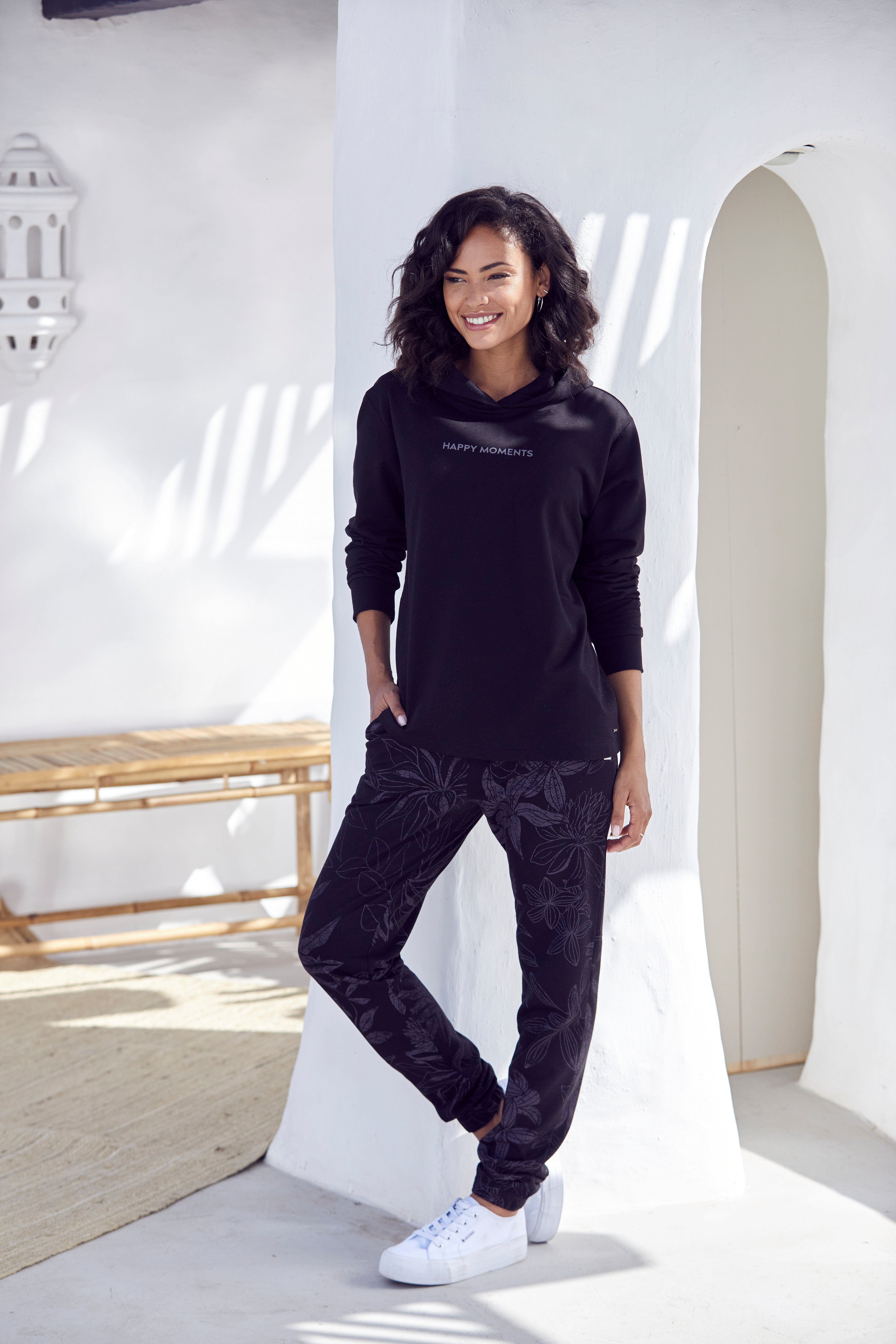 Lascana Hoodie met subtiele frontprint, loungepak