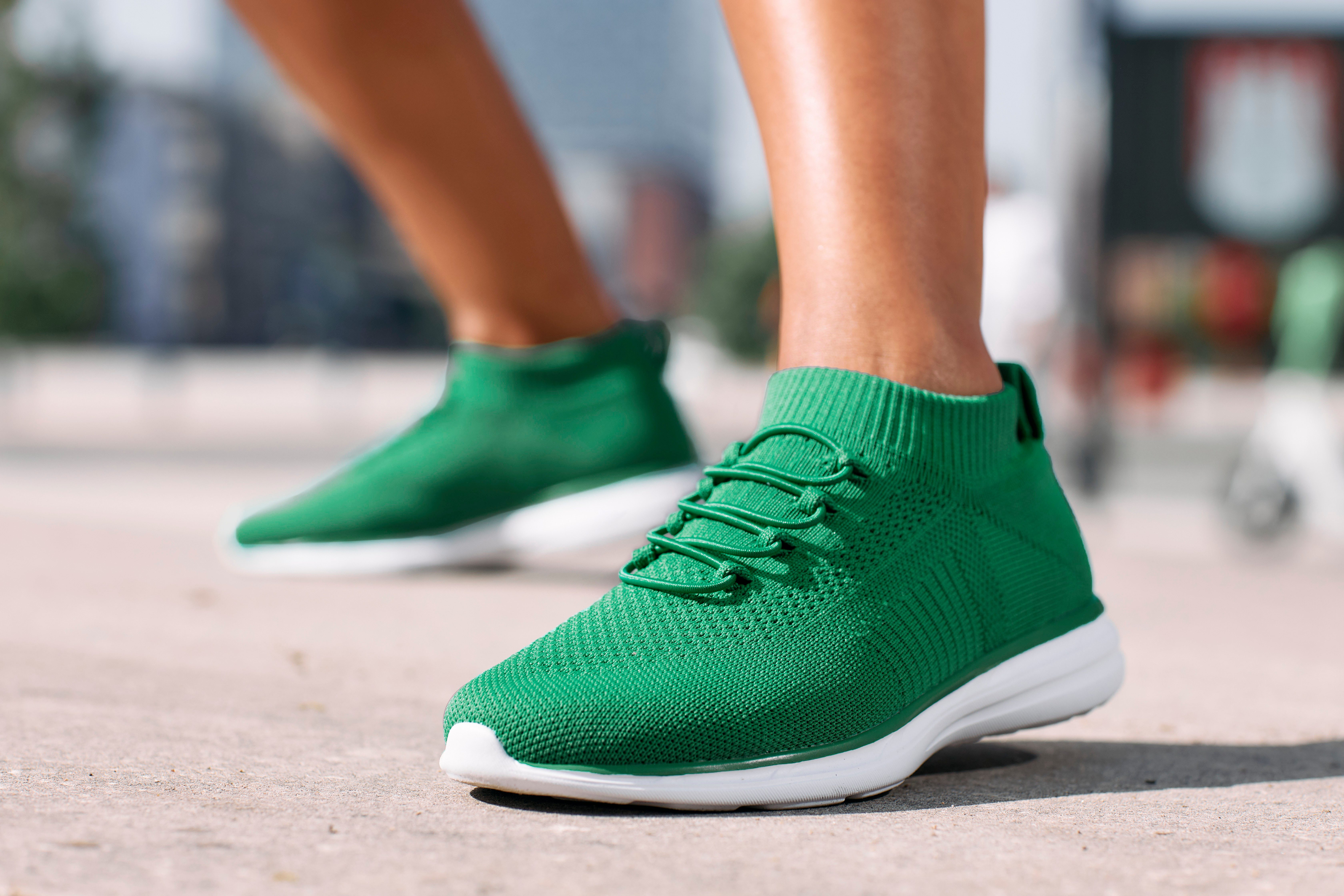 Lascana Sneakers Slipper, lage schoen, ultralicht en comfortabel om in te slippen VEGAN