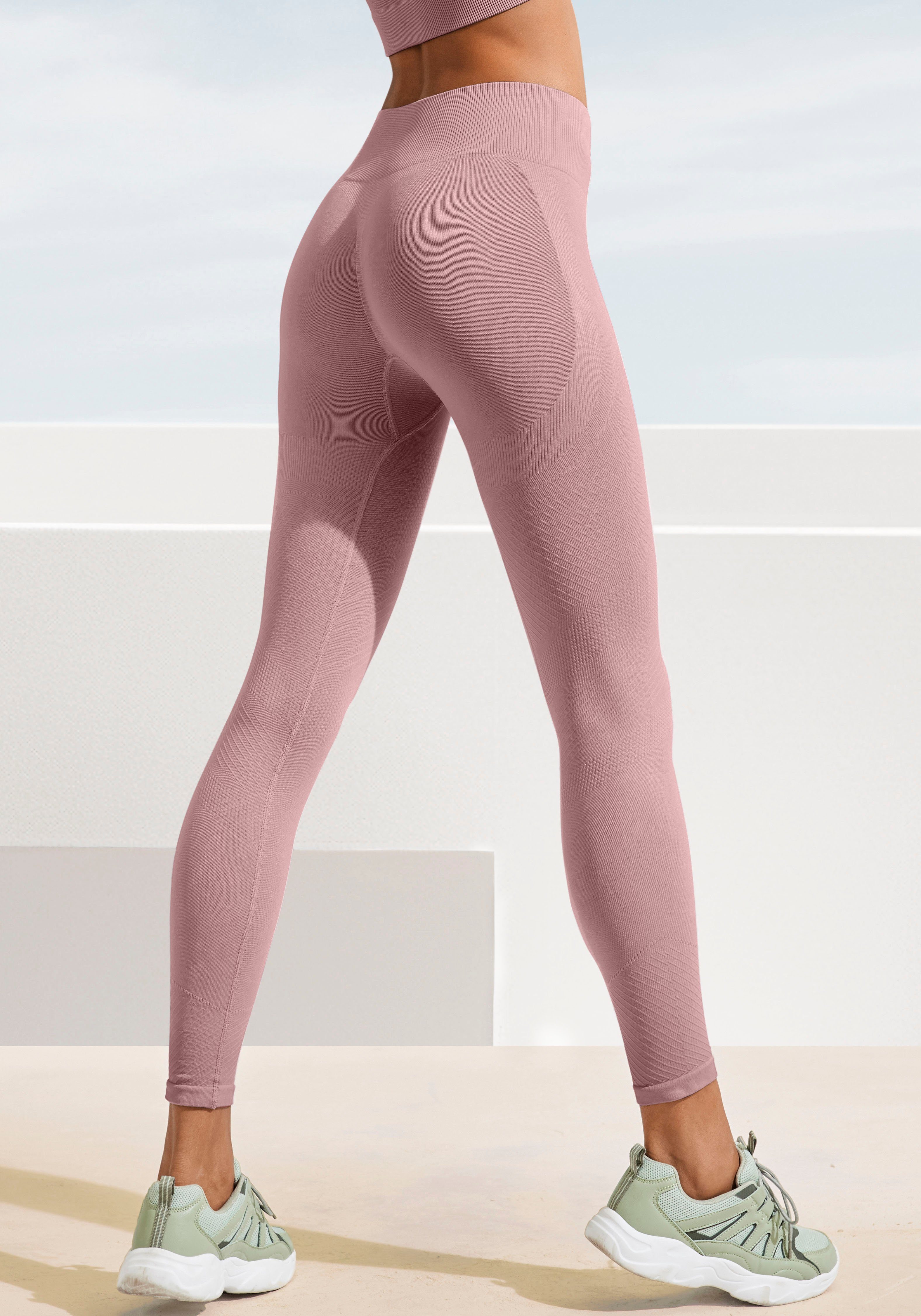 Lascana Naadloze legging Po Push Up met ribstructuur en shaping-effect, sportbroek, sportleggings