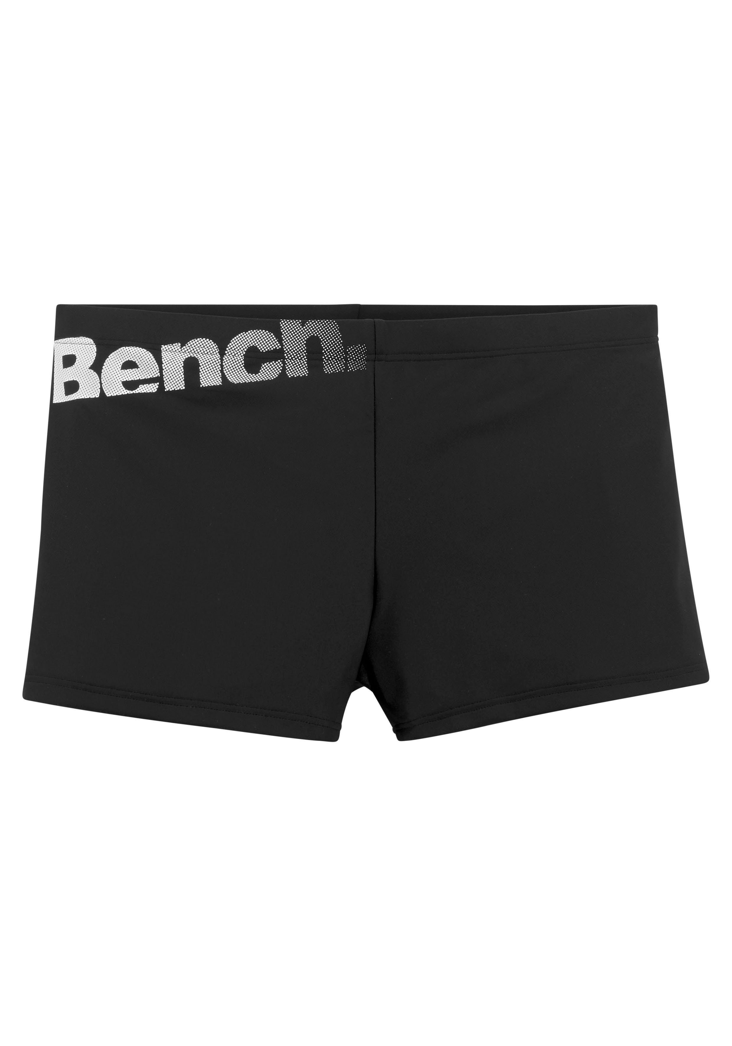 Bench. Zwemboxer met bench-opschrift