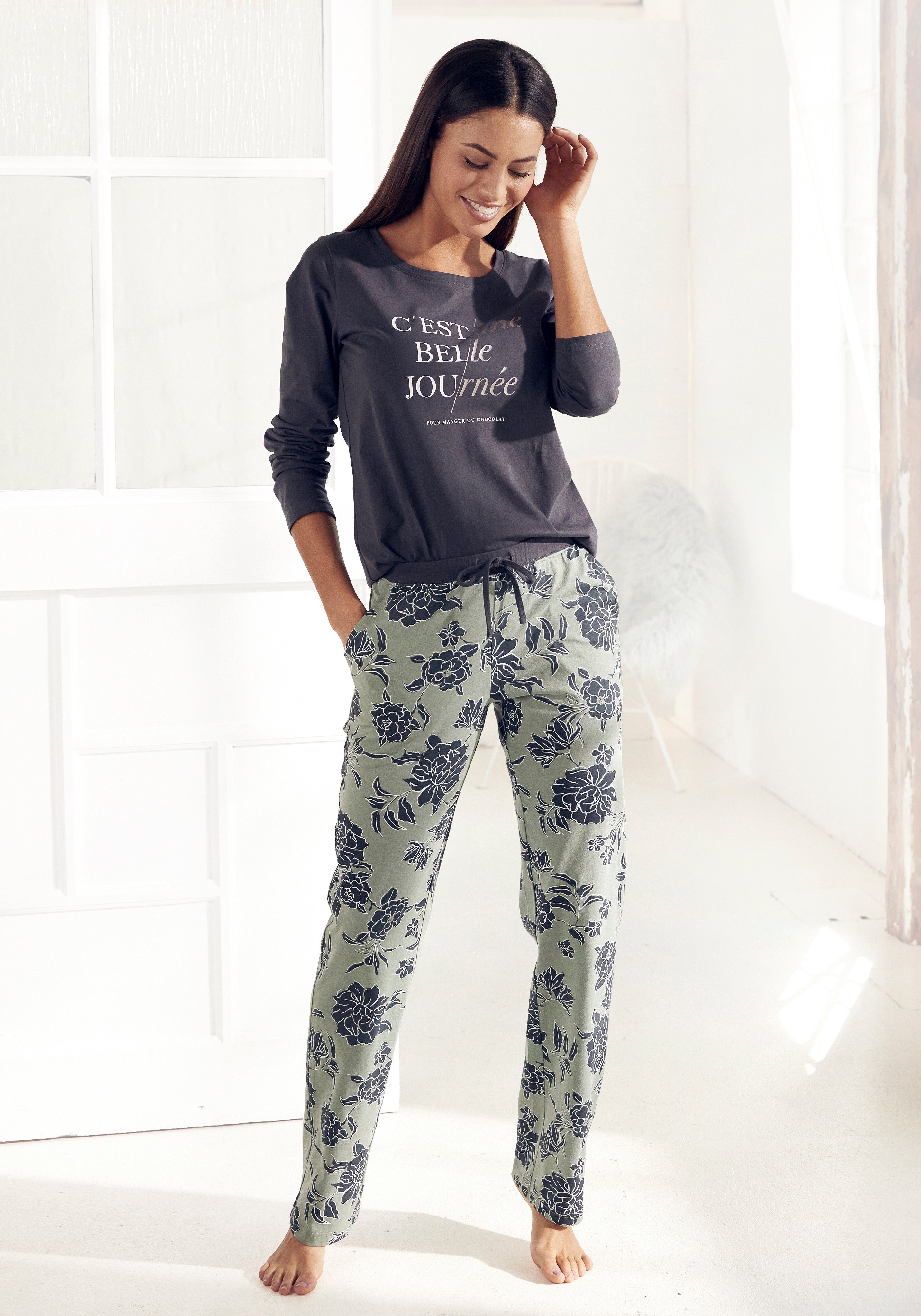 Vivance Dreams Pyjama met groot bloemdessin (2-delig, 1 stuk)