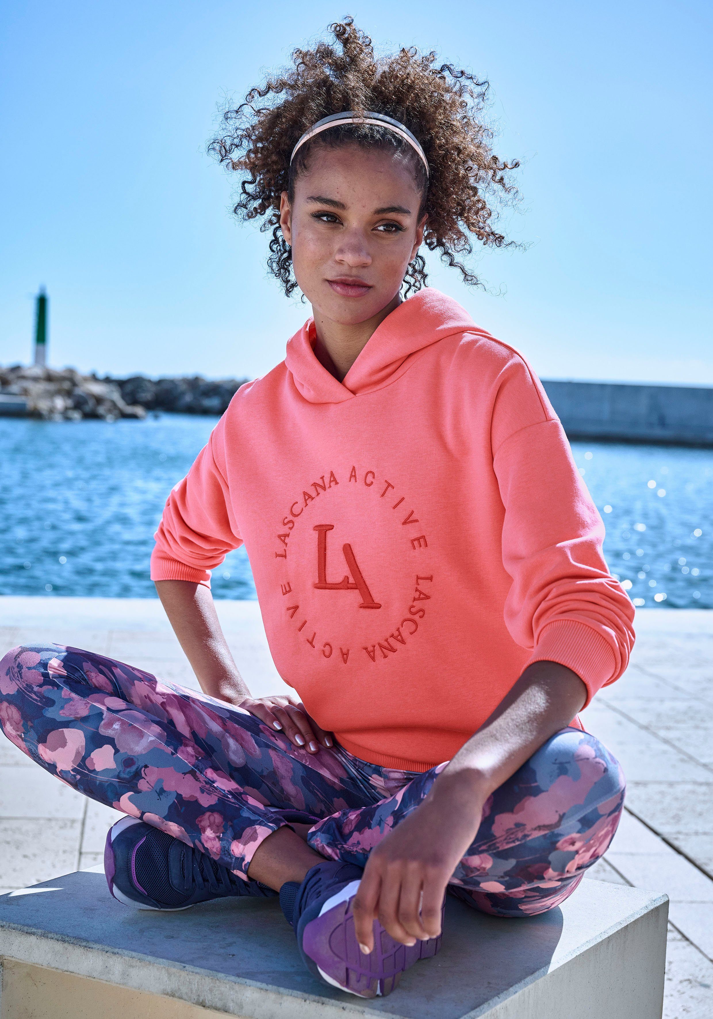 active by Lascana Hoodie - Performance hoodie met geborduurd rond logo en Performance hoodie met ronde logostiksel en zachte ribboorden