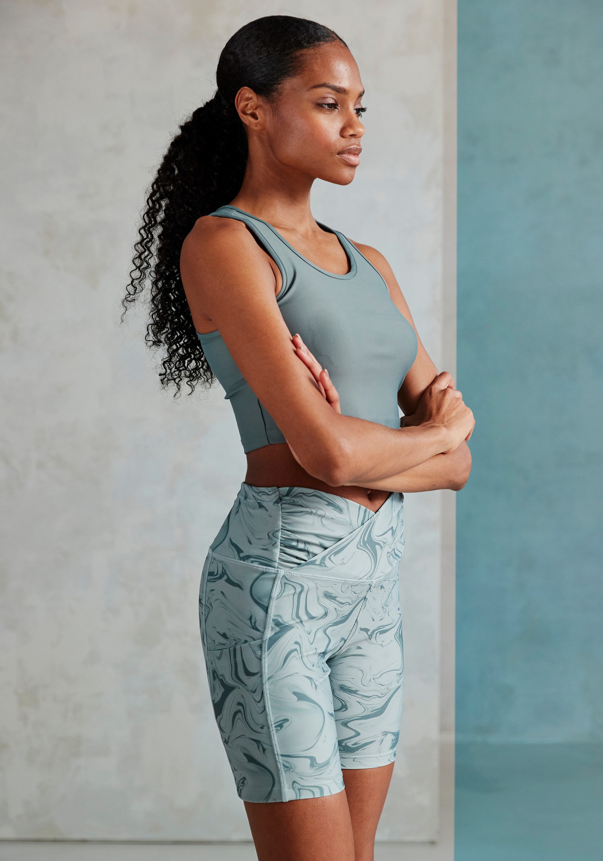 active by Lascana Functionele broek -Sportbroek Sportbroek met allover print en kleine ritszak