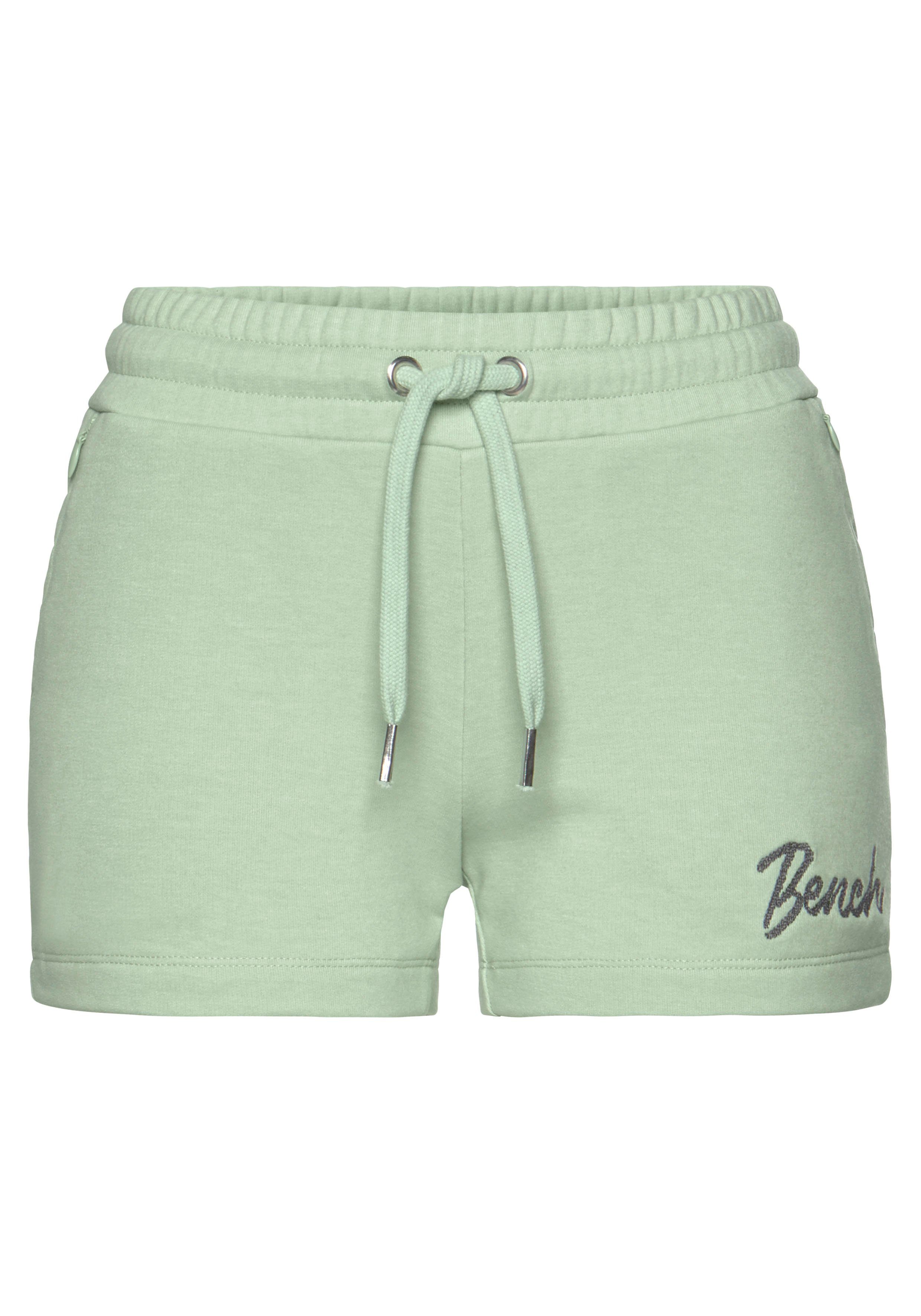 Bench. Short met ritszakken