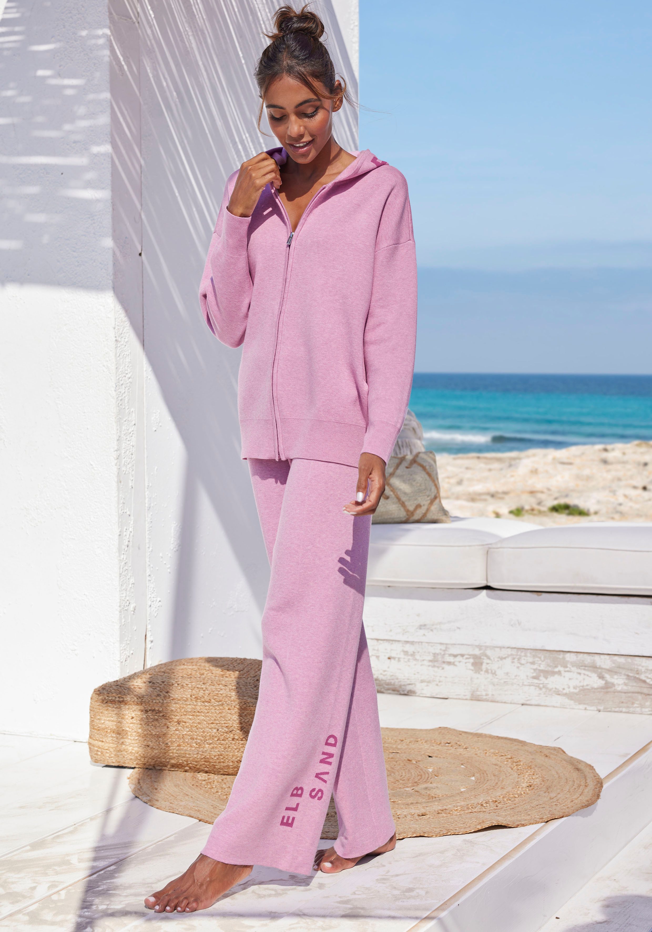 Elbsand Vest -lounge jas van hoogwaardige brei en geborduurd logo, loungewear