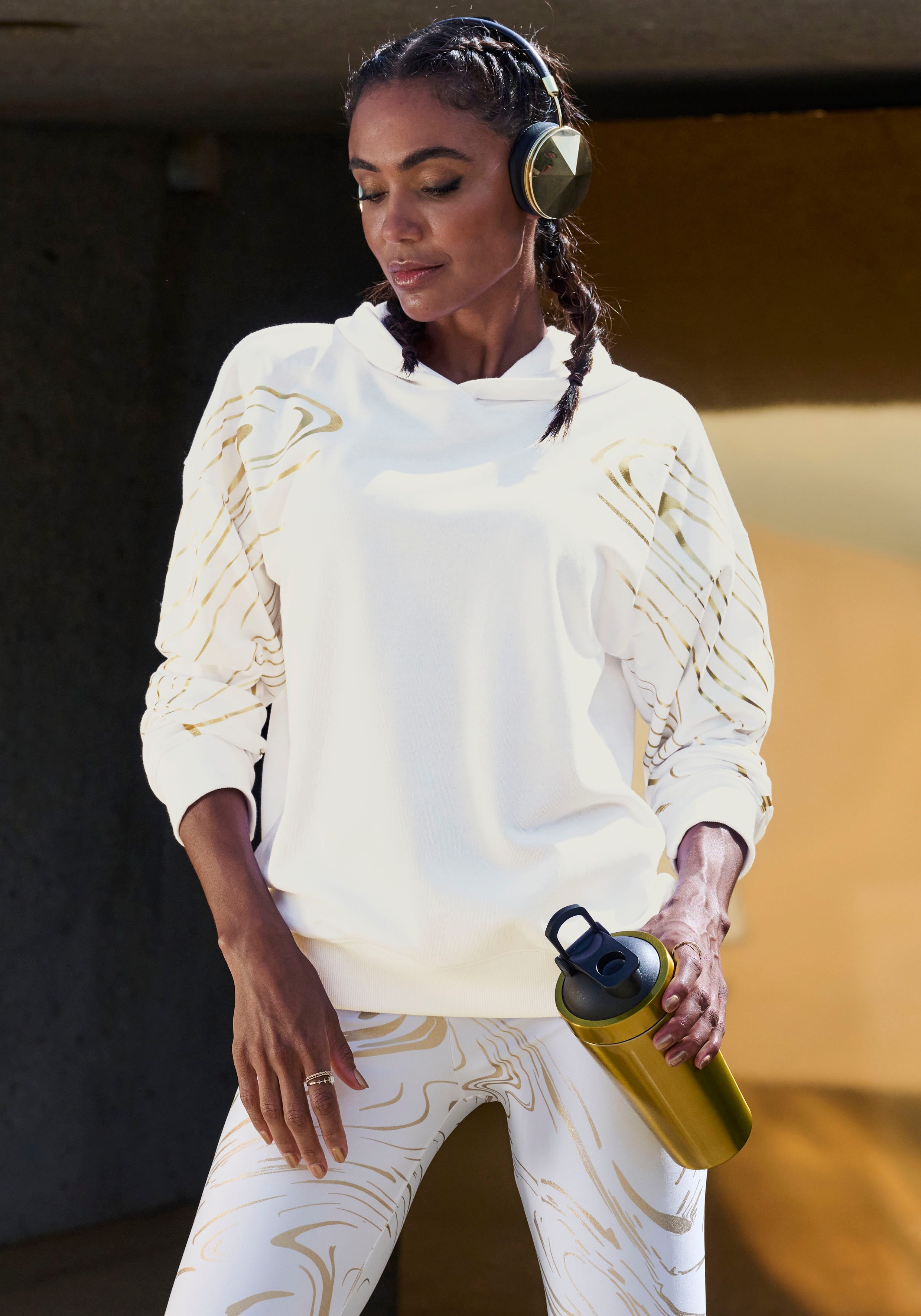 active by Lascana Hoodie met glanzende print
