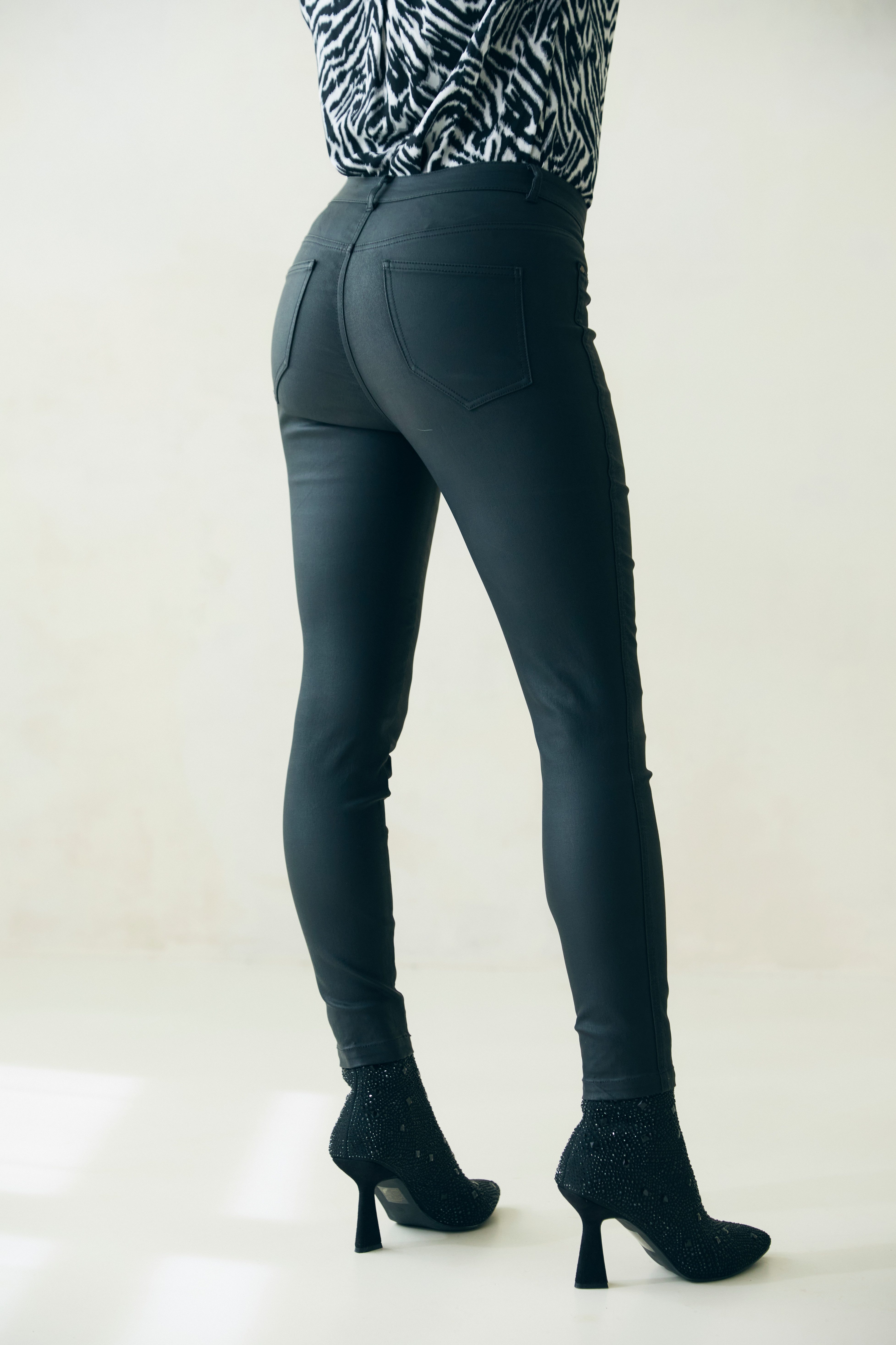 Lascana Imitatieleren broek in smalle pasvorm, figuuraccentuerende jeggings met stretchpercentage