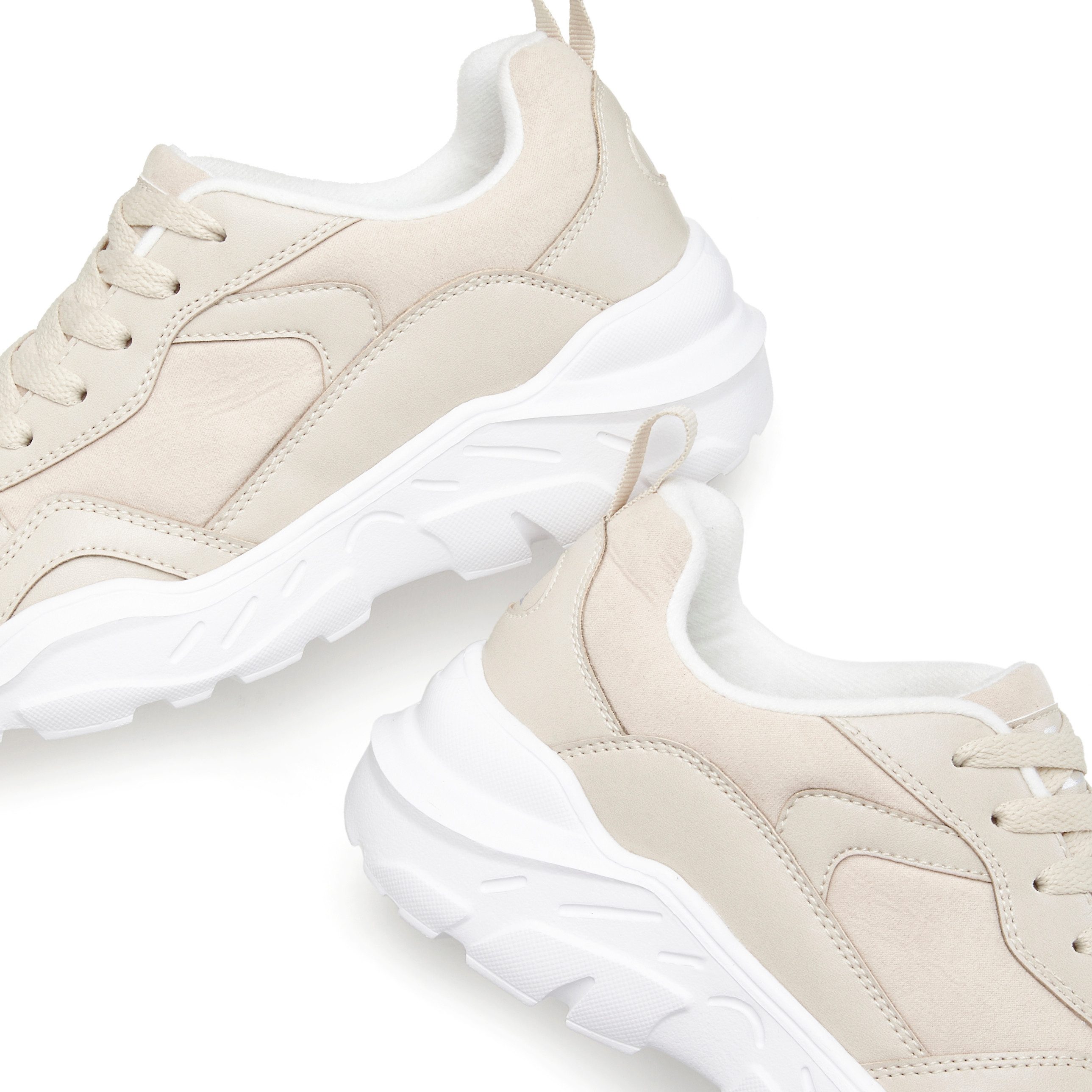 Lascana Sneakers Lage schoen, sportschoen, lichte chunky zool, zachte binnenzool VEGAN