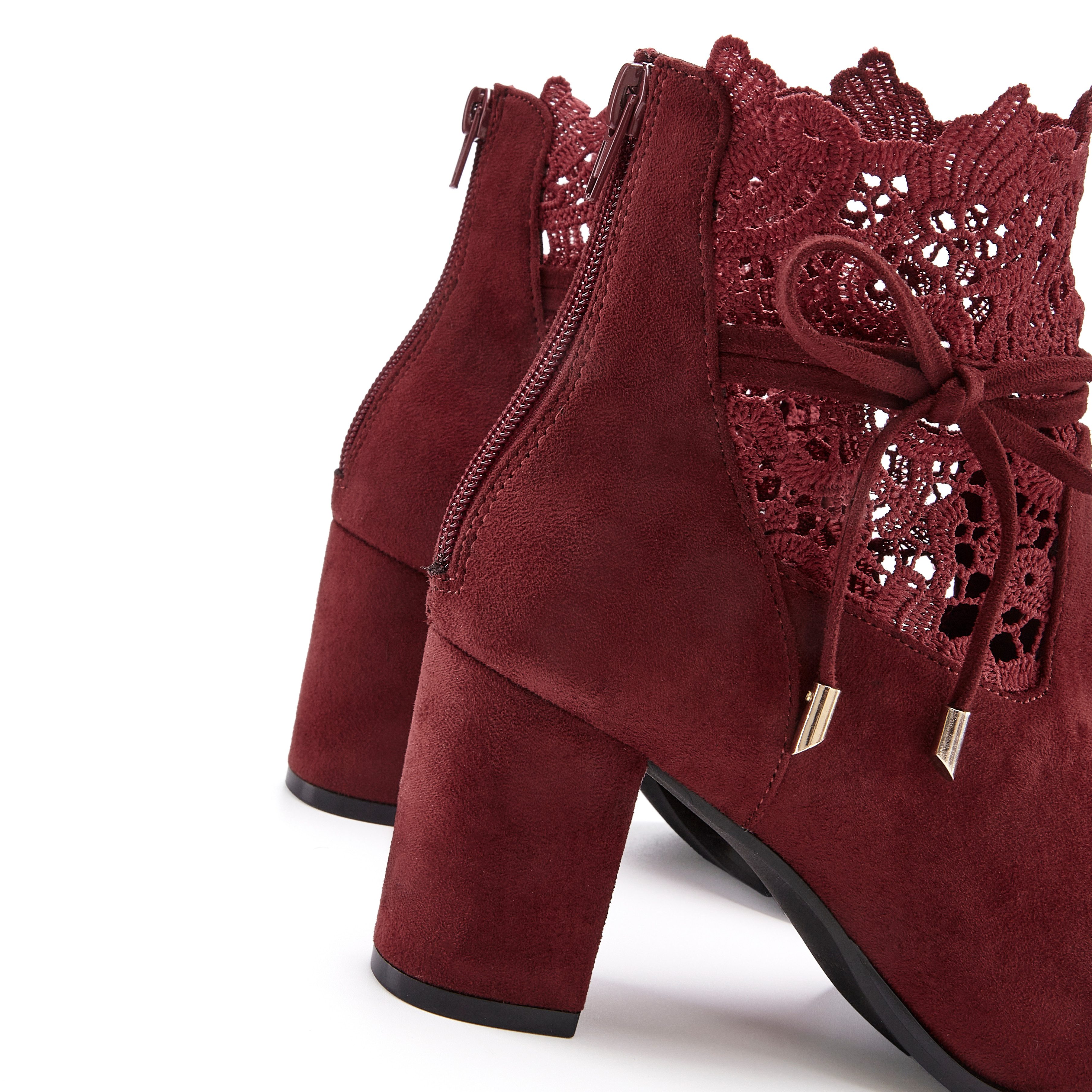 Lascana Highheel-laarsjes met modieuze punt en comfortabele blokhak, enkellaars, laars