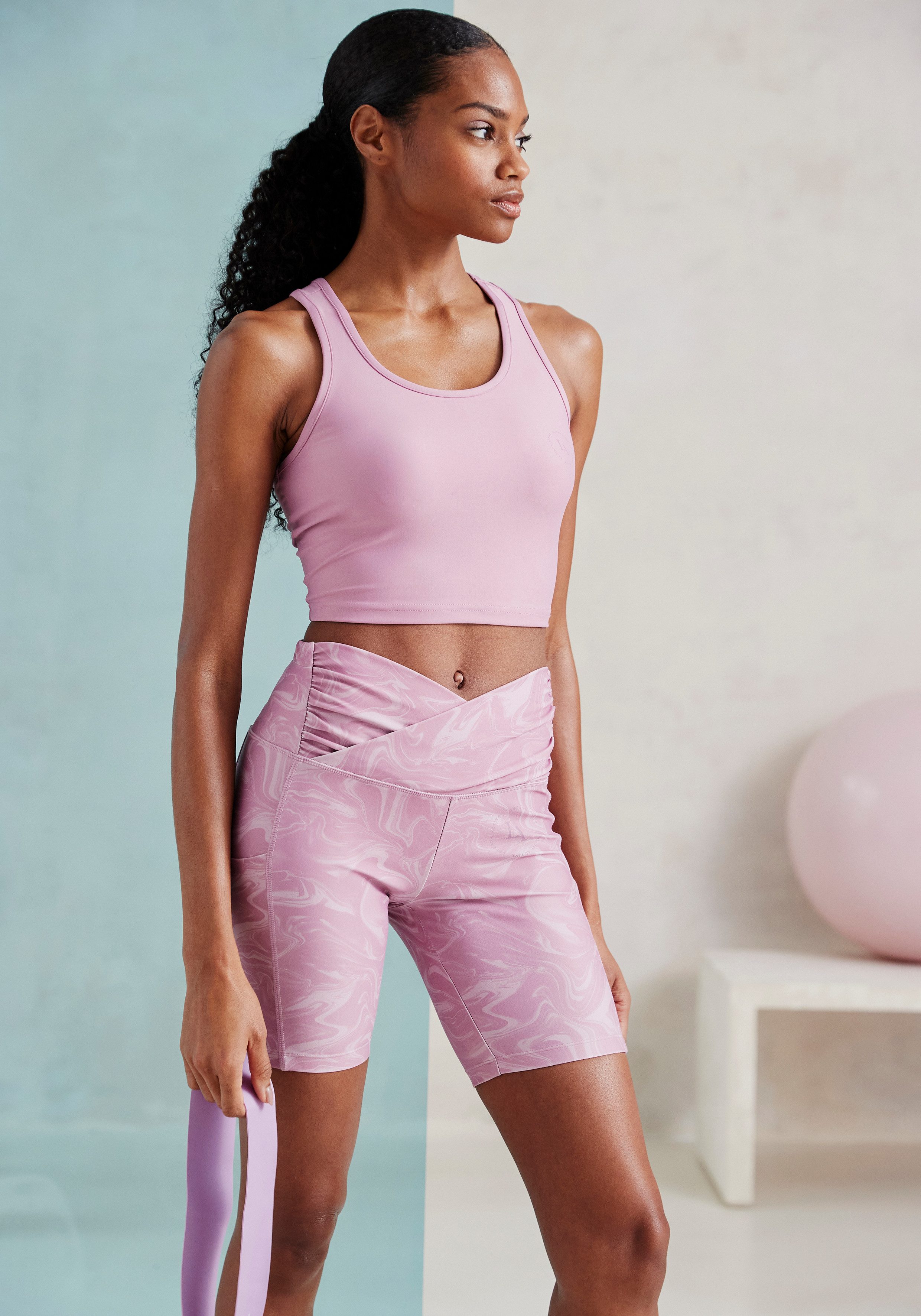 active by Lascana Crop-top Sporttop met racerback en logoprint