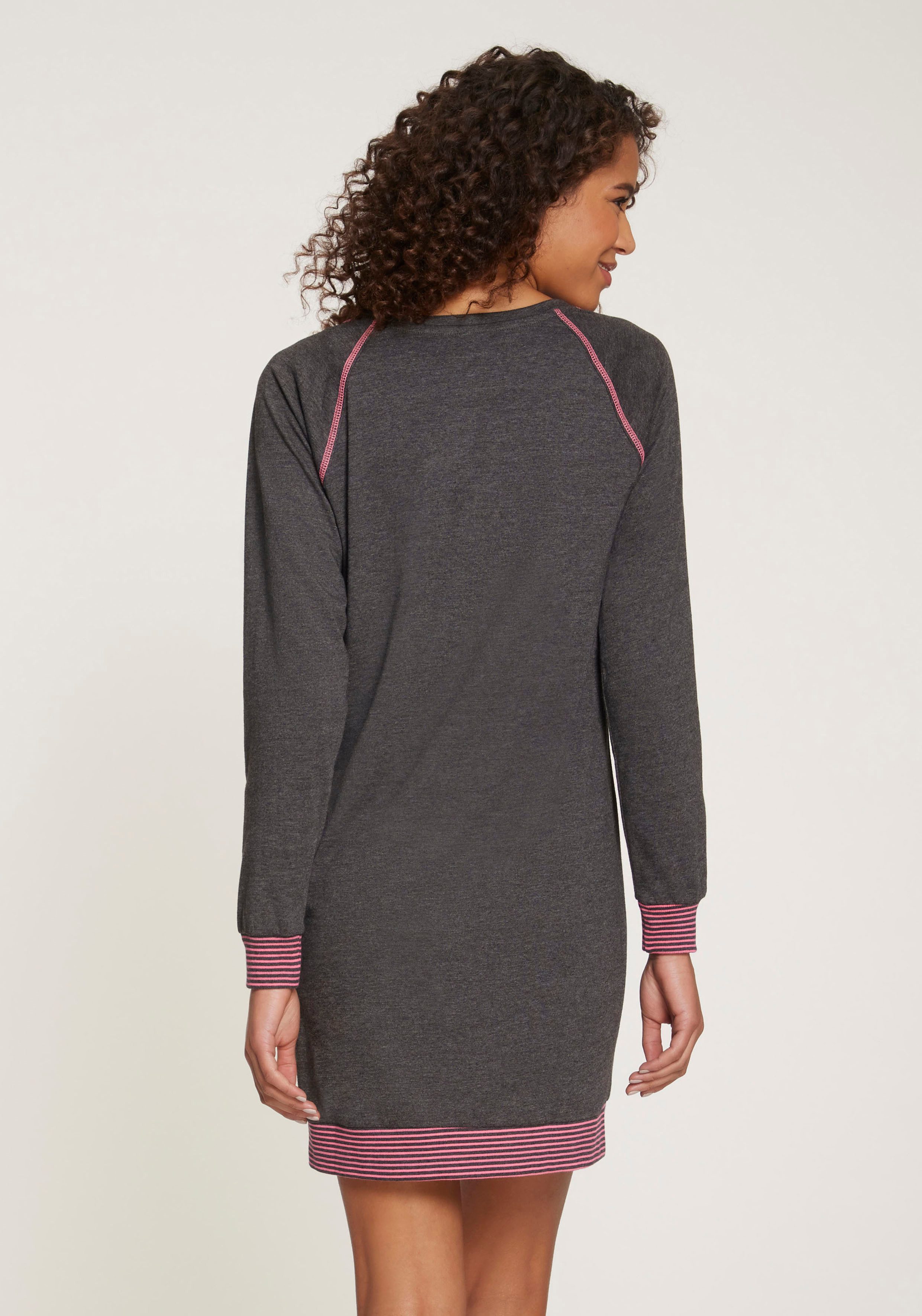 Vivance Dreams Nachthemd met decoratieve flatlock-naden in neonkleuren