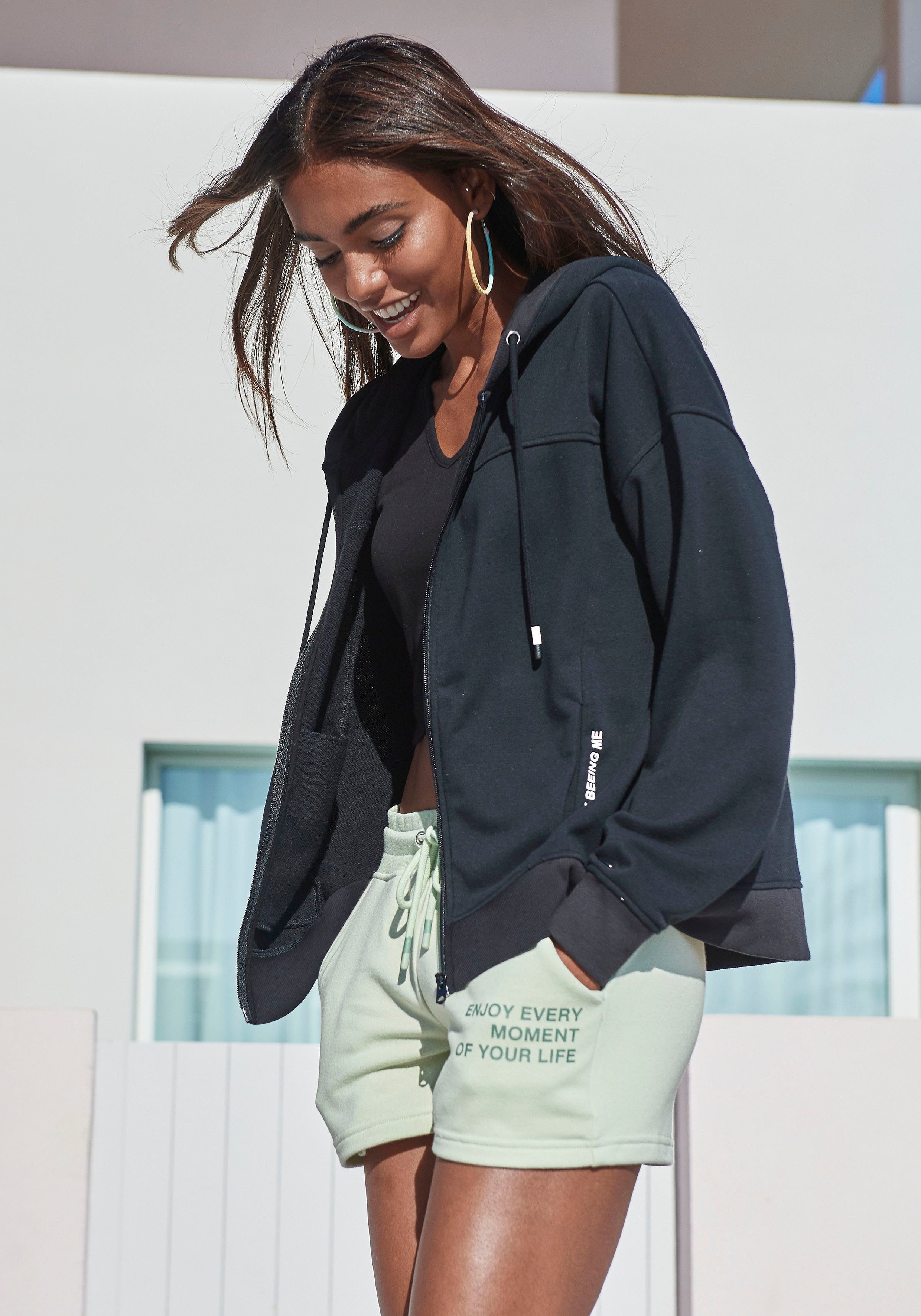 Buffalo Capuchonsweatvest met statement print, loungepak