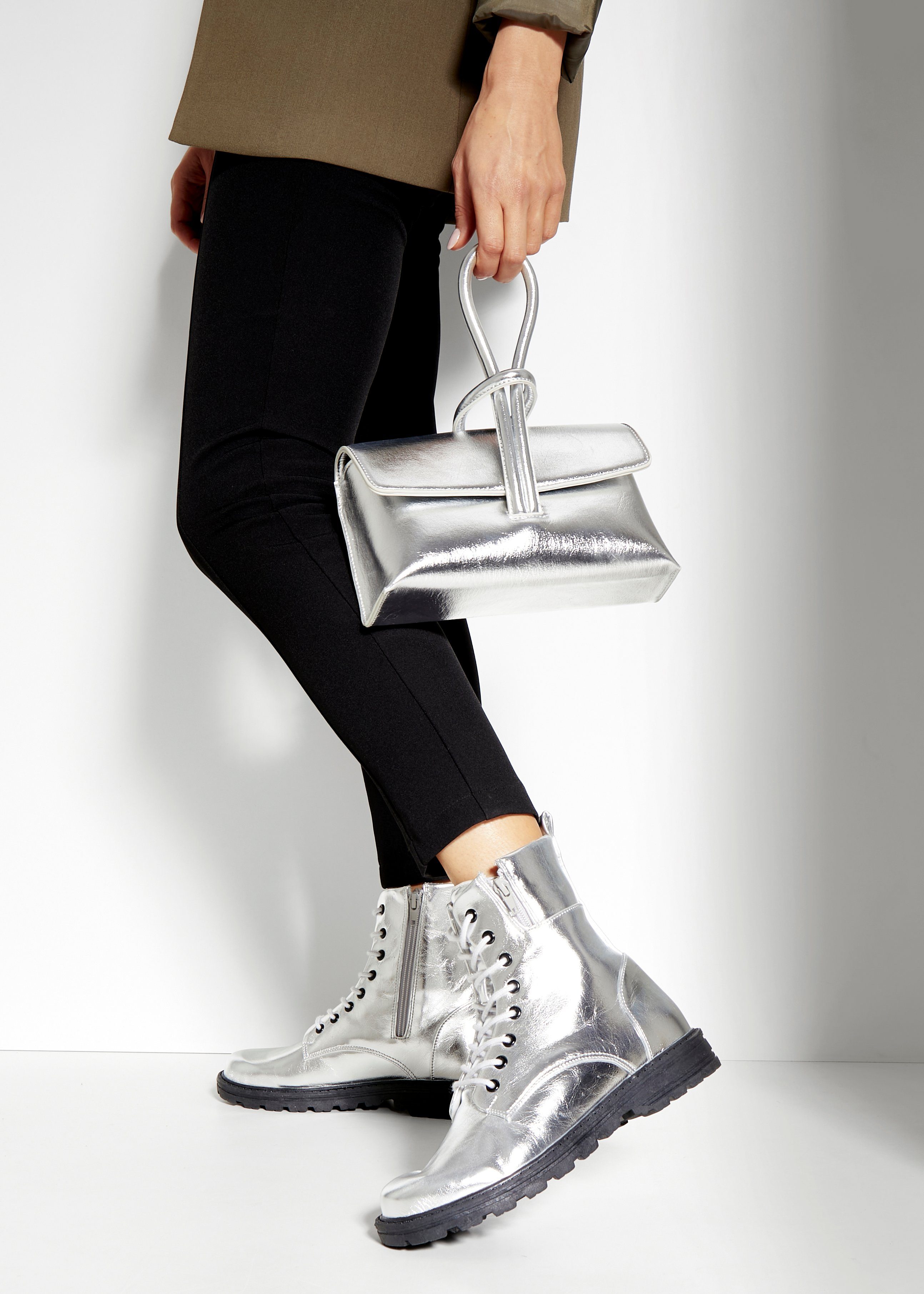 Lascana Laarsjes in de trendy metallic look, laarzen, laarzen vegan