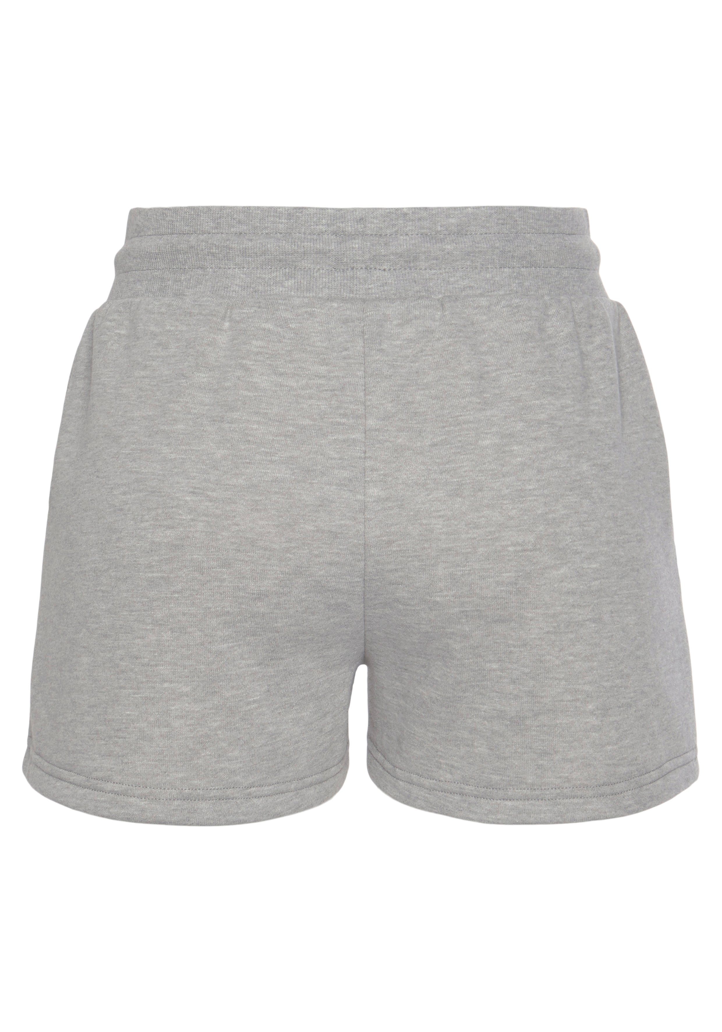 Lascana Relaxshorts Pride met regenboogmerk