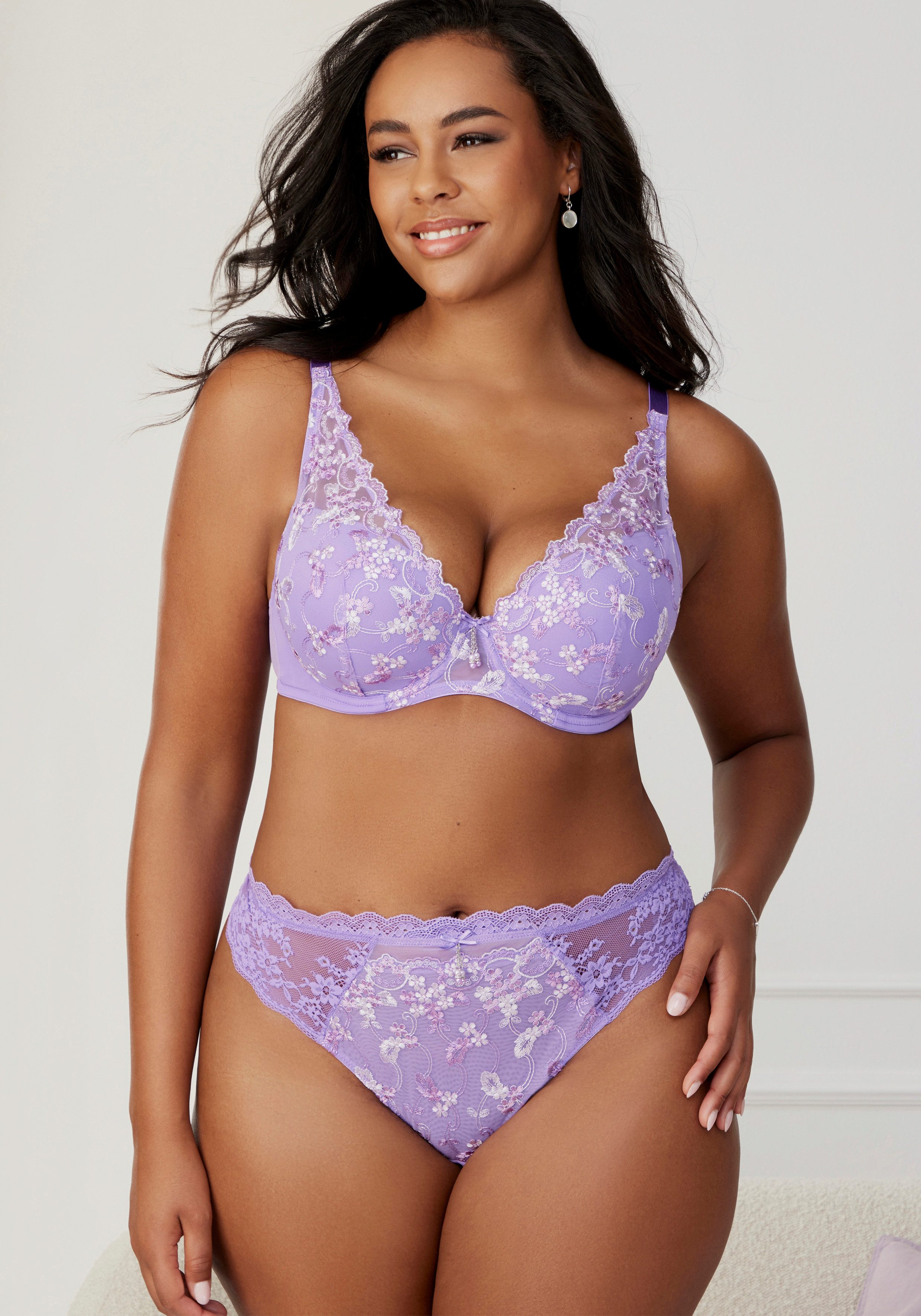 Lascana Bh met steuncups met beugel in high-apex snit van geborduurd kant, sexy lingerie