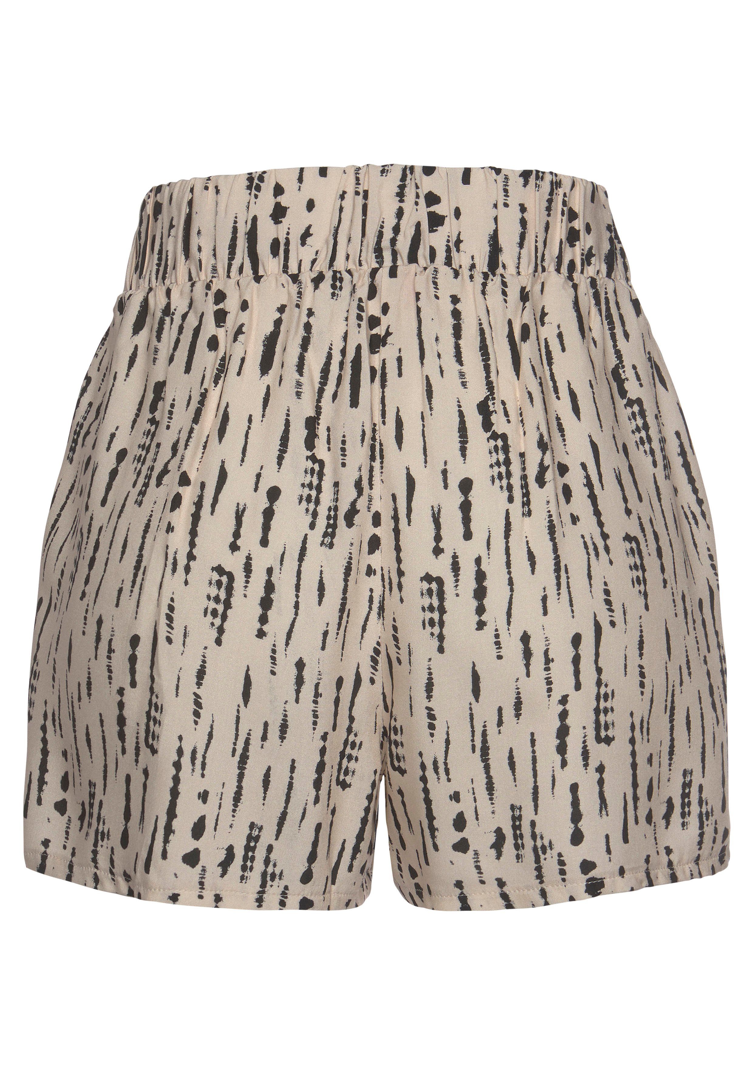 s.Oliver RED LABEL Beachwear Geweven short met all-over print en strikceintuur, korte broek, losse pasvorm