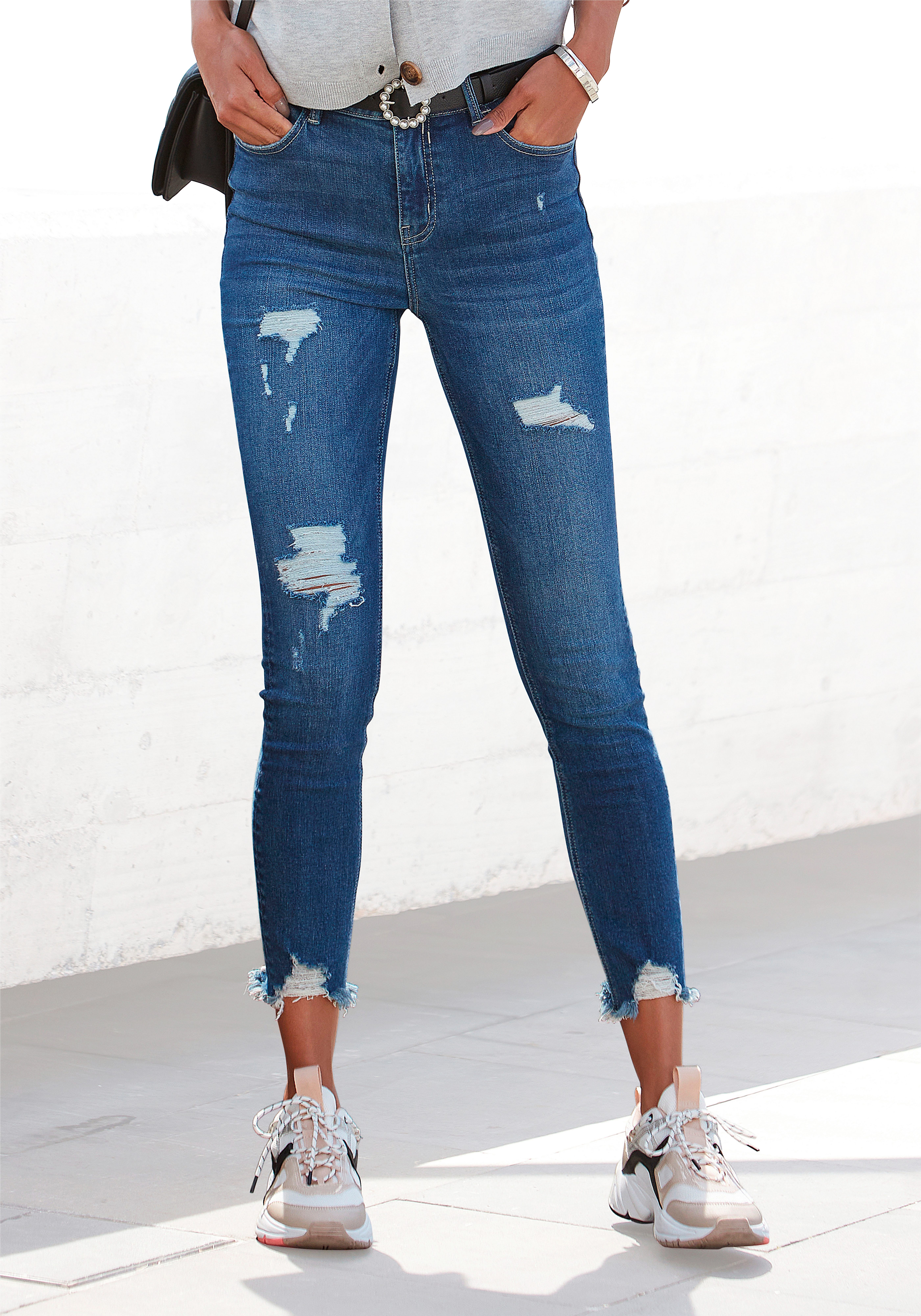Buffalo Destroyed jeans met rafelende broekspijpen en stretchpercentage, smalle pasvorm