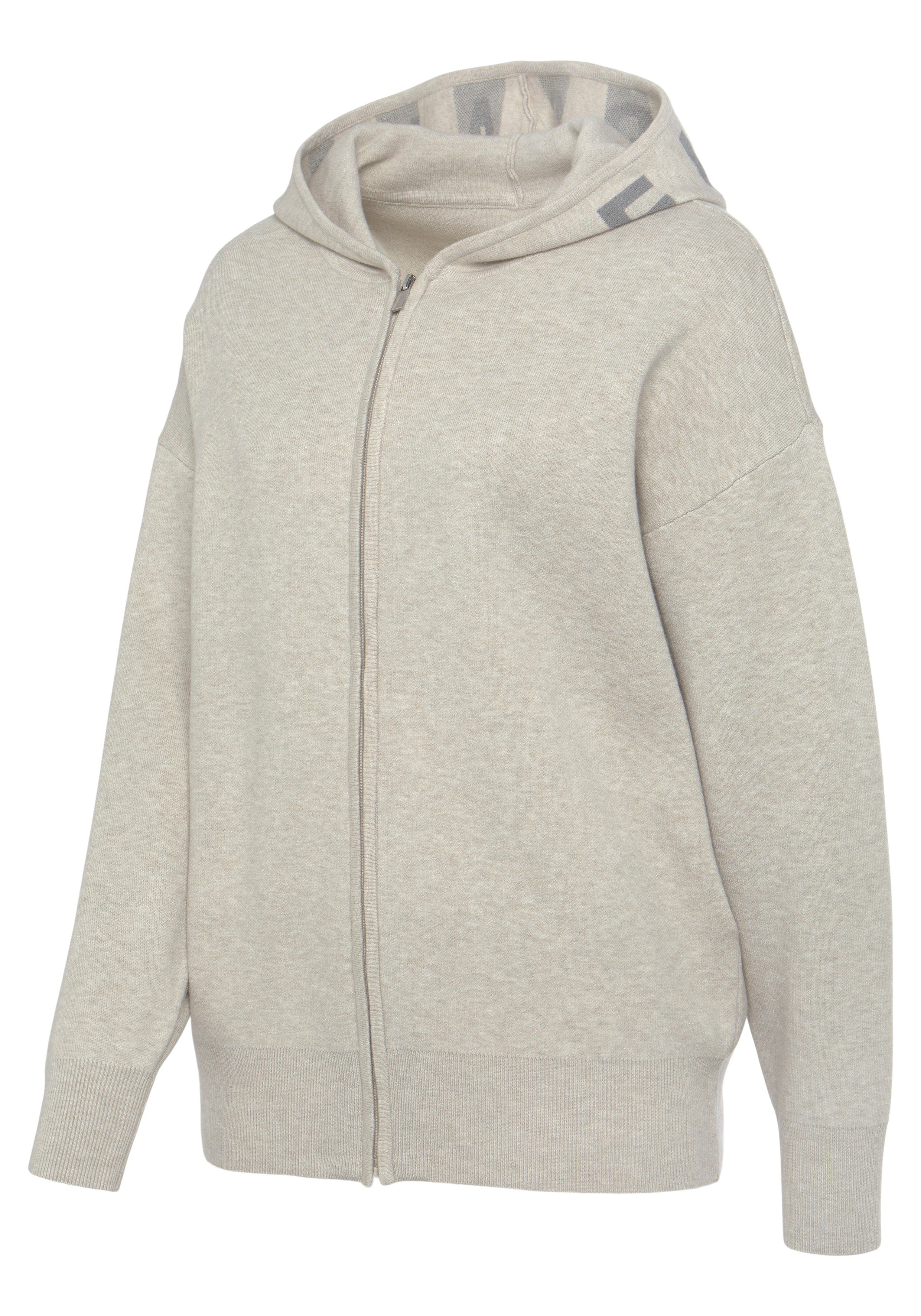 Elbsand Vest -lounge jas van hoogwaardige brei en geborduurd logo, loungewear