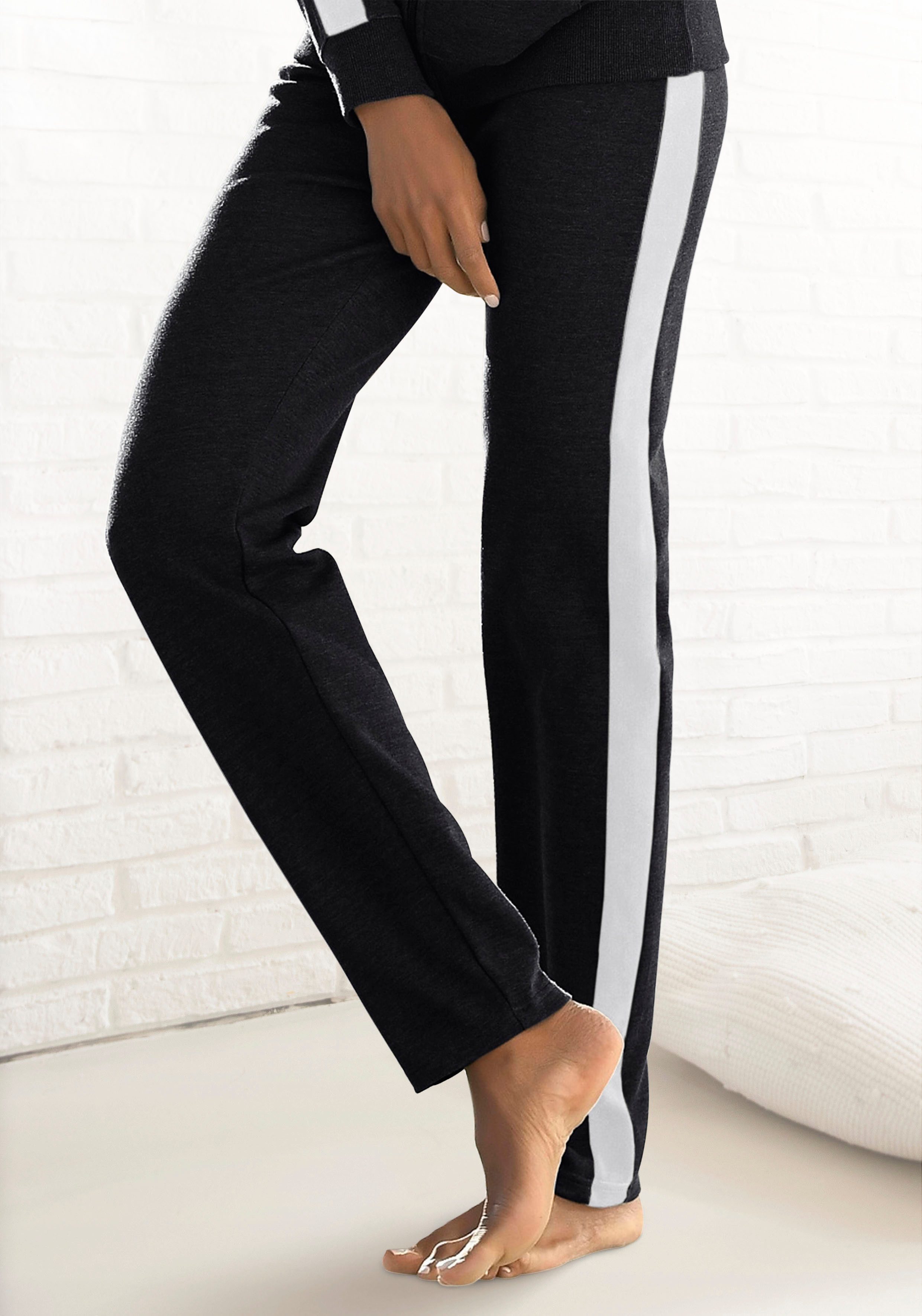 Bench. Loungewear Loungebroek met zijstrepen en rechte pijpen, loungepak