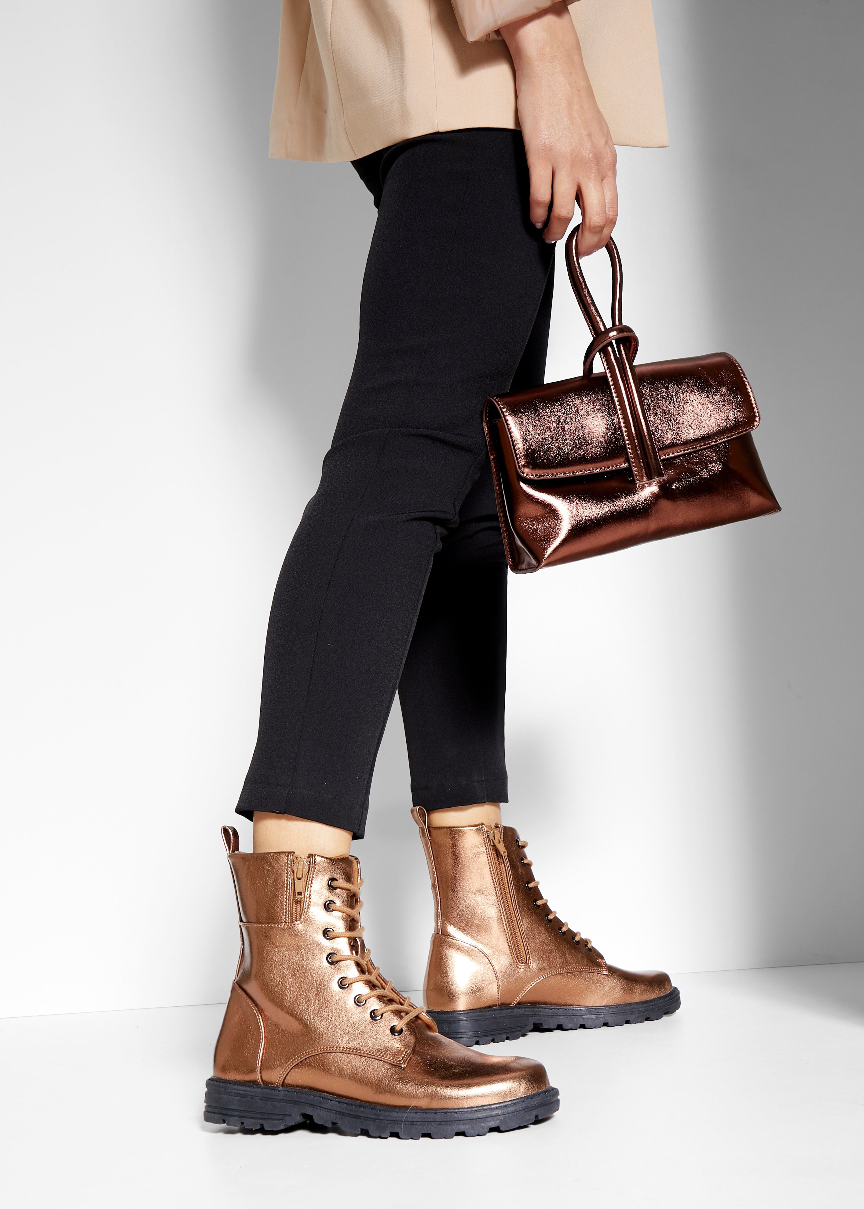 Lascana Laarsjes in de trendy metallic look, laarzen, laarzen vegan
