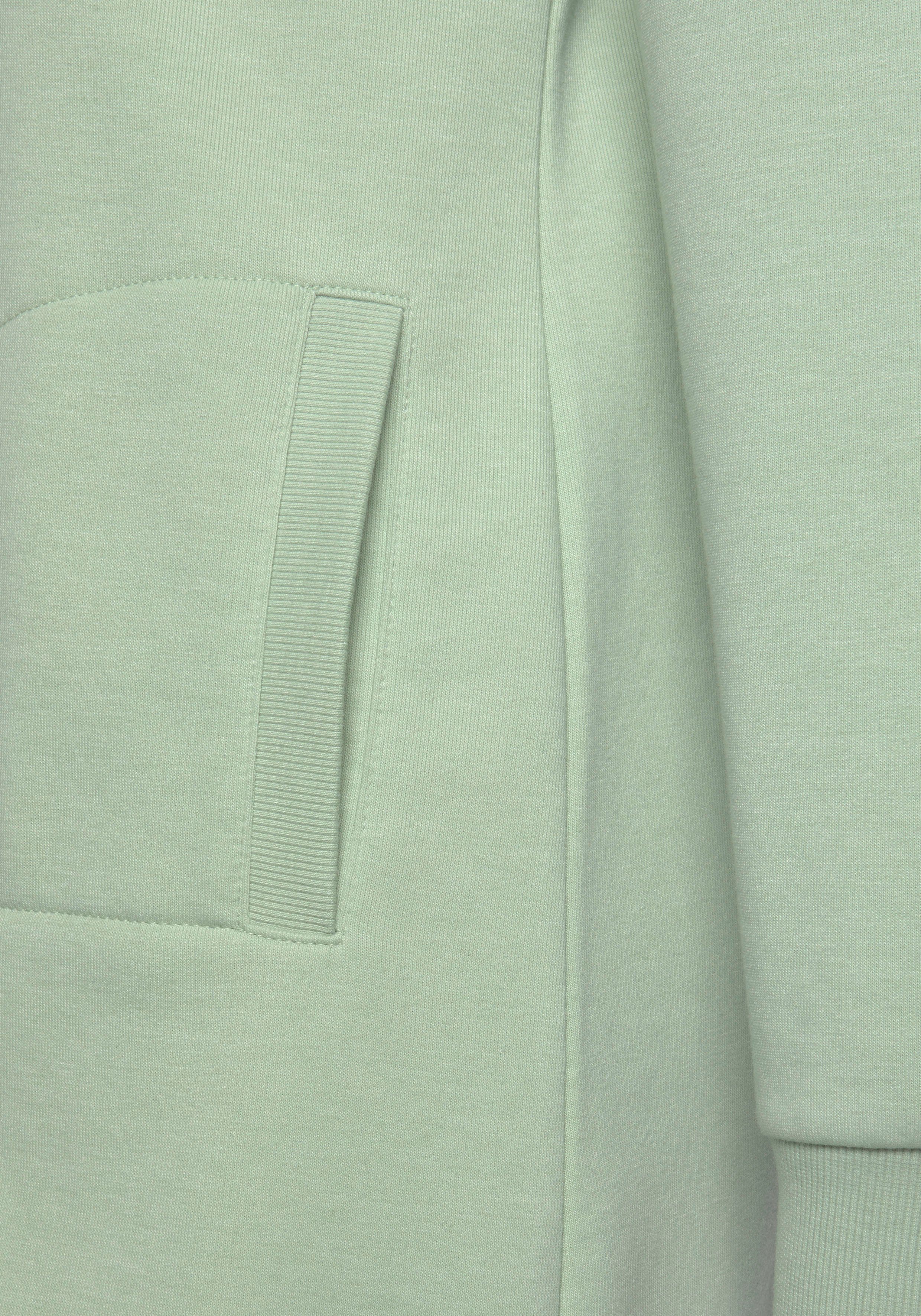 Bench. Sweatjurk met luxueus logoborduursel
