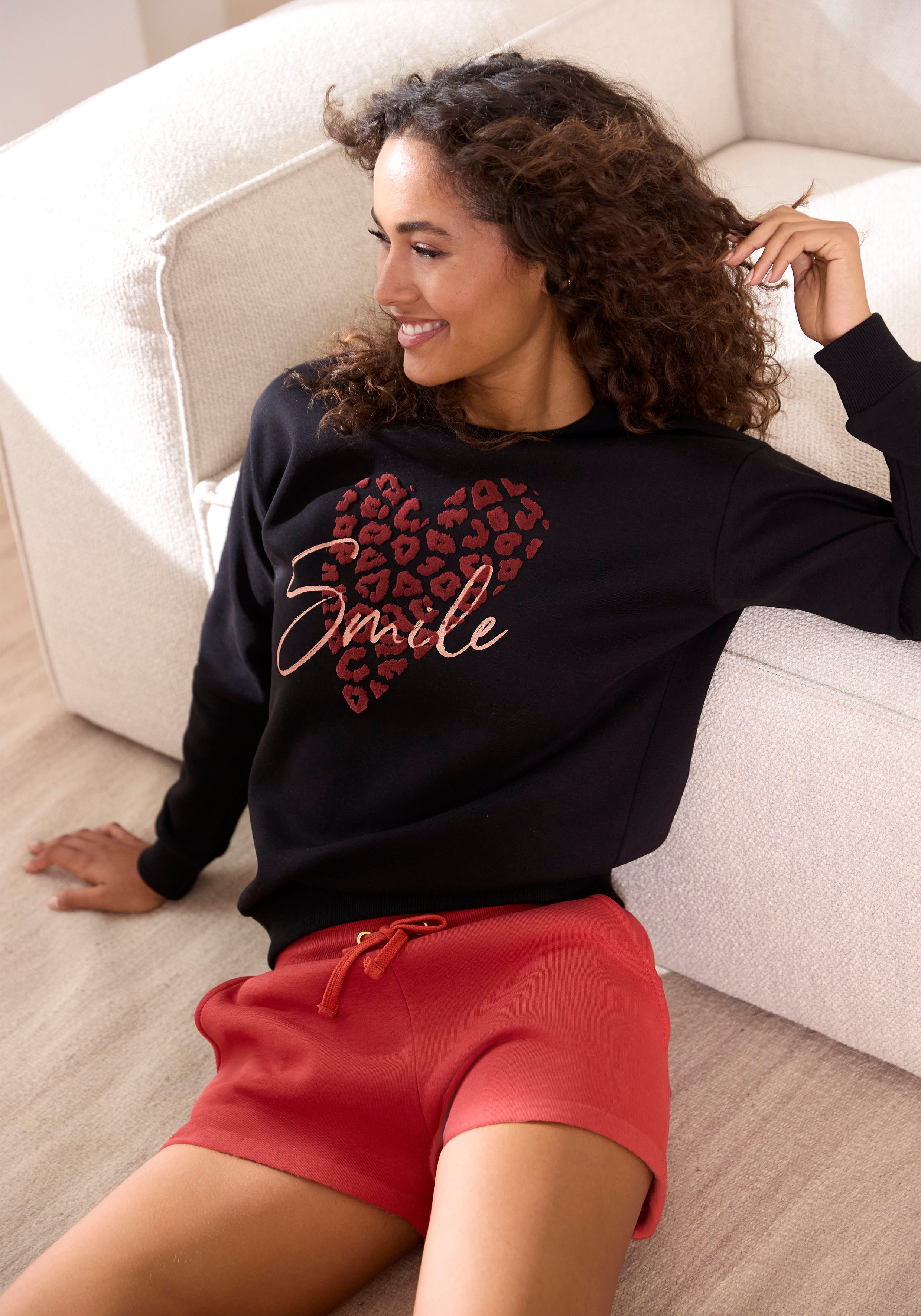 Lascana Sweatshirt Lounge shirt met hart-leo-print, loungewear
